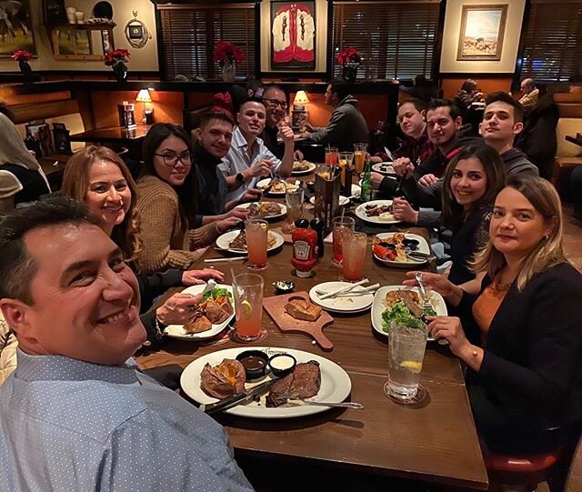 End of the year celebration last night 🎉 #autobodyshop #autobody #endofyear #christmas #christmasdinner #workdinner #endofyeardinner