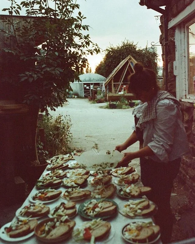 In warmer times 📸 @comeandsitbyme