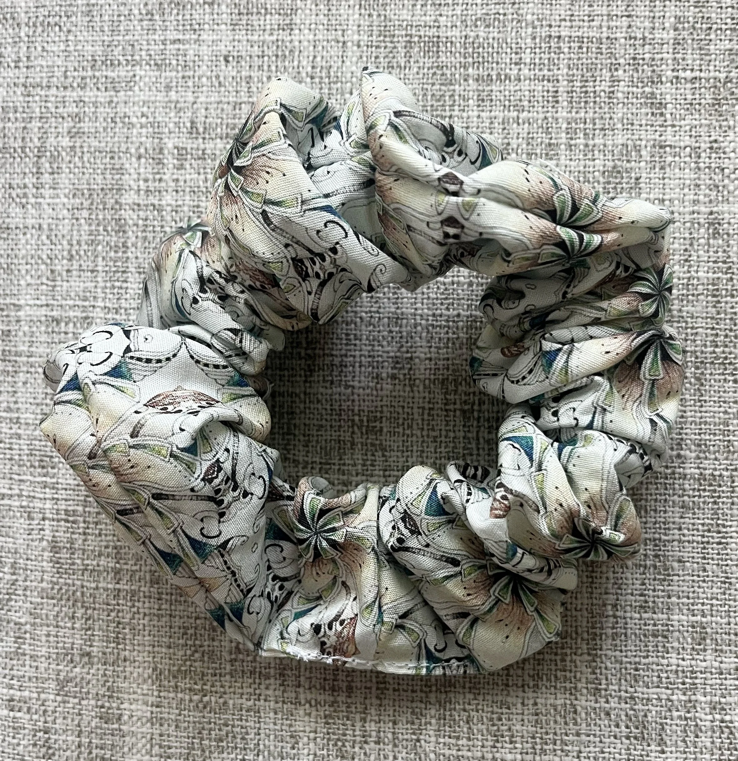 GEO BLOOM SCRUNCHIE.jpg