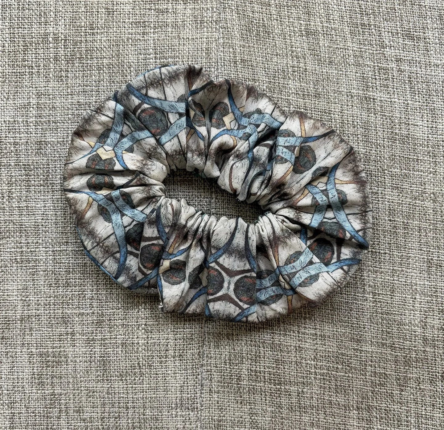 UNRAVELING Scrunchie 2-LR.jpg