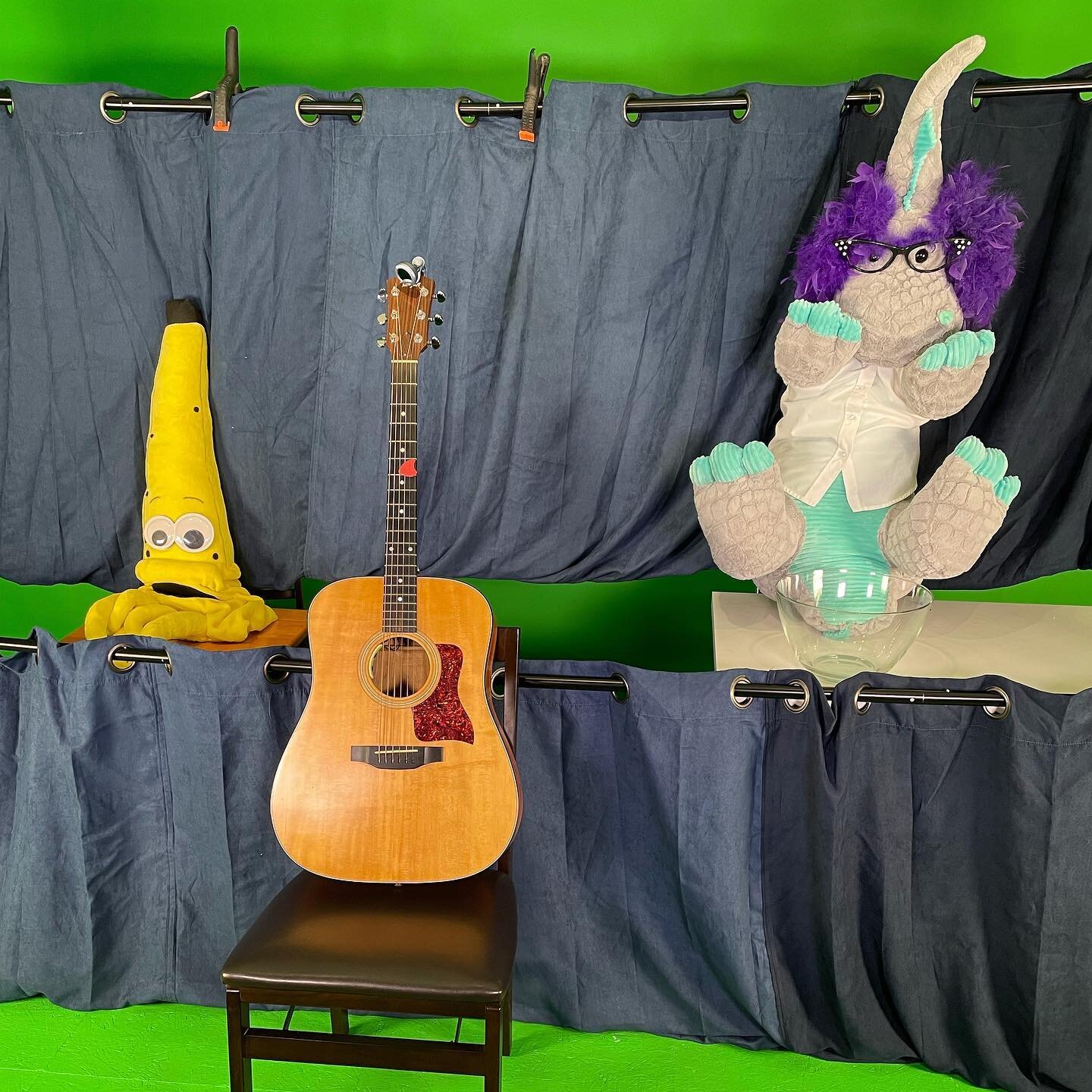 Giant Banana and Ridonculous The Ridiculous are ready for their performance. #puppetshow