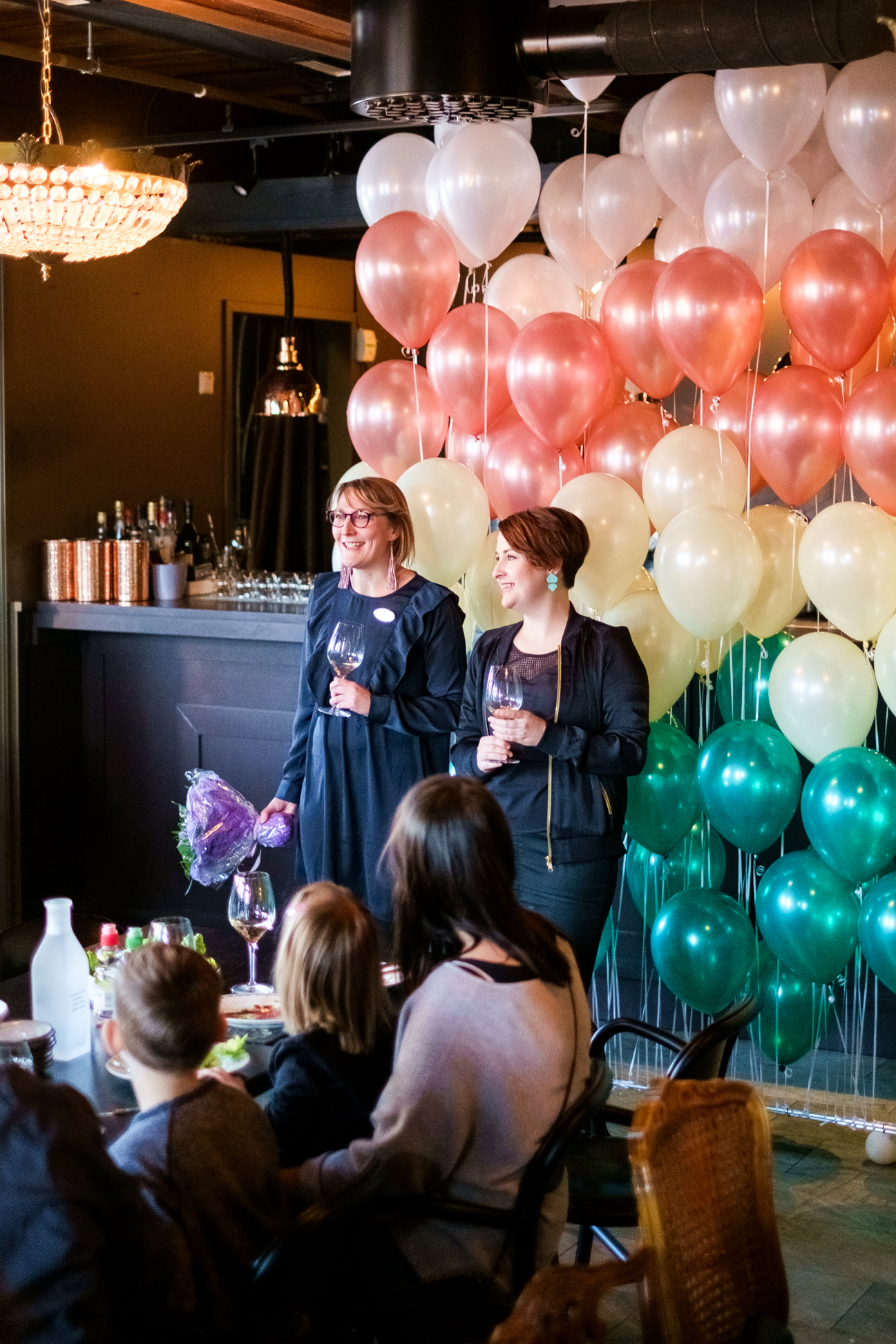 "Kannet ja kaikki!" Simppeliä sormiruokailua -kirjan julkkarifiiliksiä + arvonta