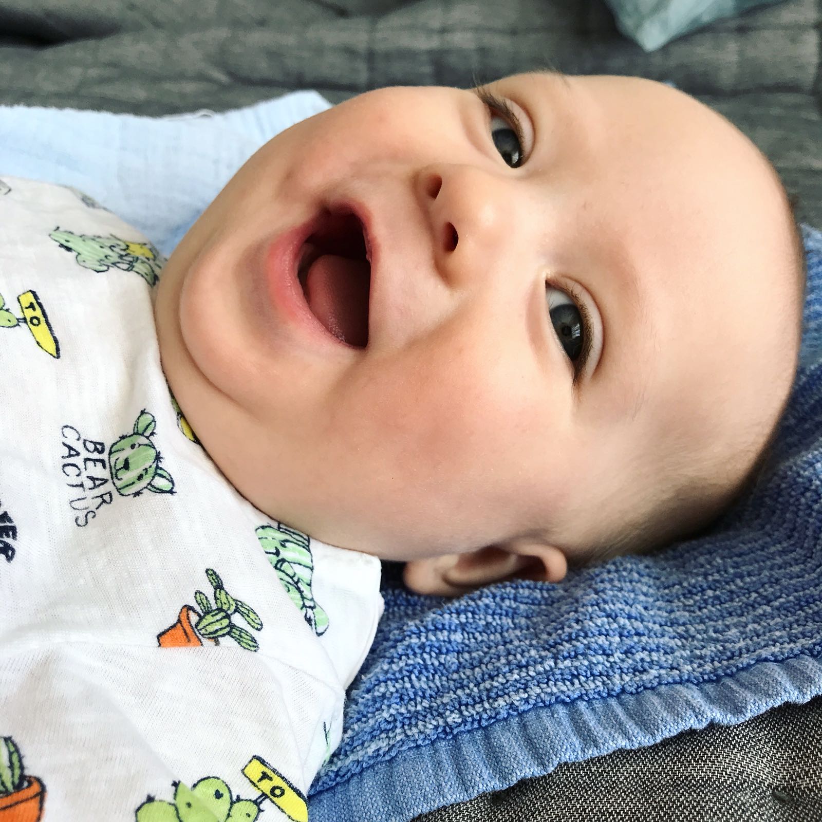 Äidin seitsemän maidotonta viikkoa: vauvan refluksikuulumiset