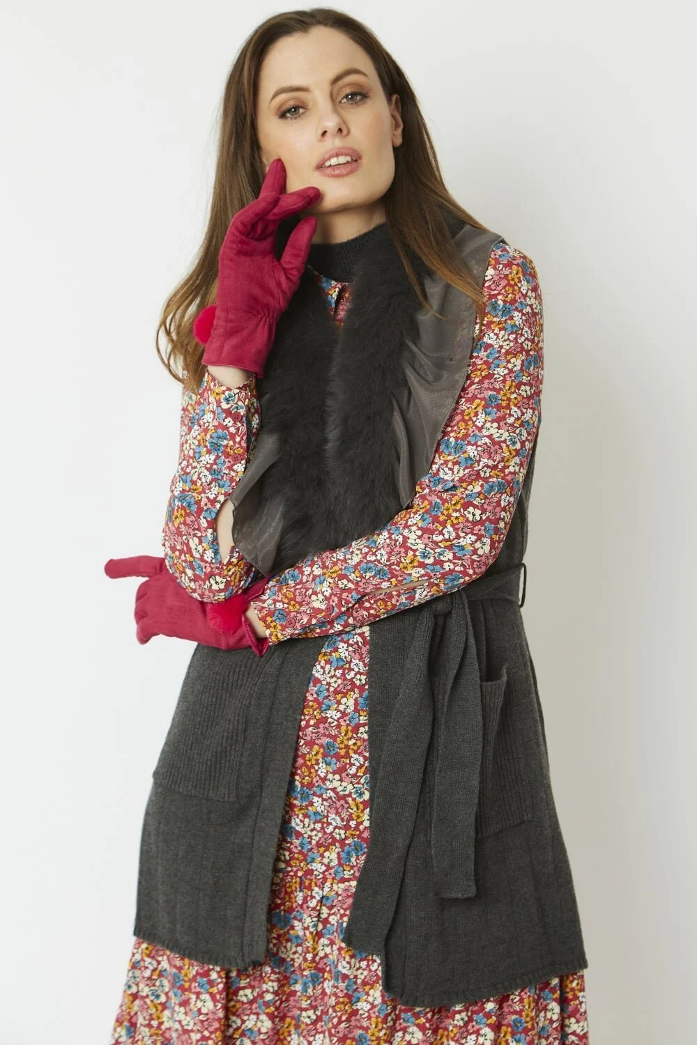 faux-suede-gloves-with-faux-fur-pom-p1424-36121_cerisepink6.jpg