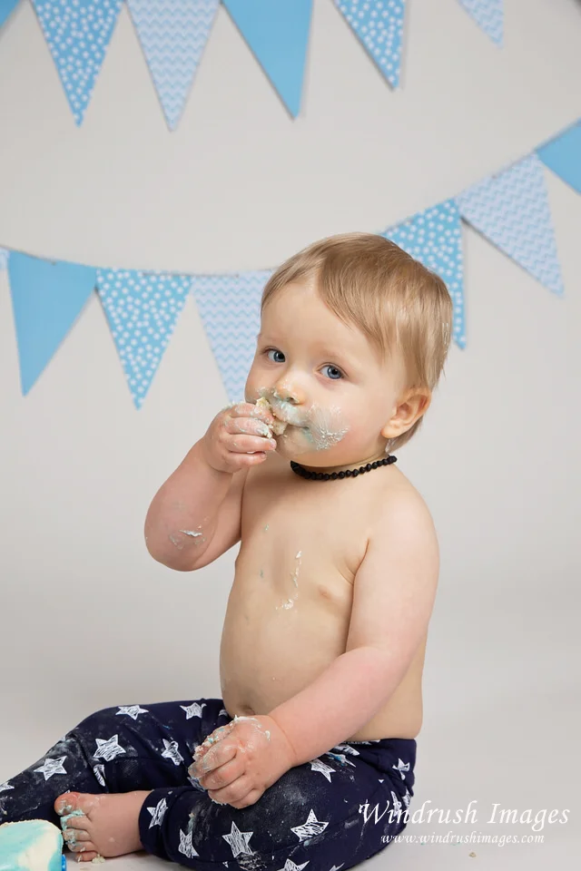 Simple-blue-and-white-Calgary-cake-smash-for-boy
