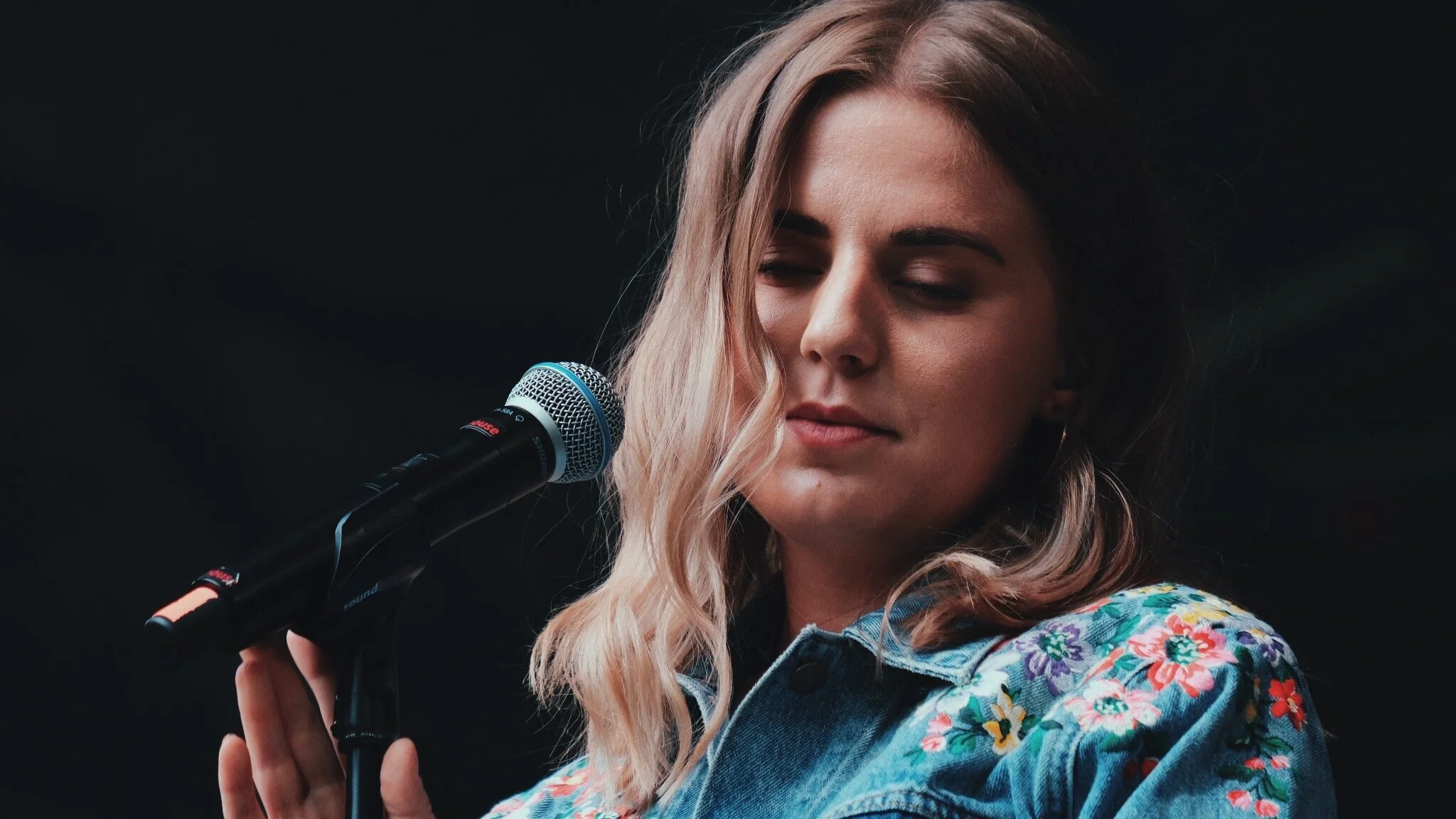 photos of Anett's concert @ intsikurmu