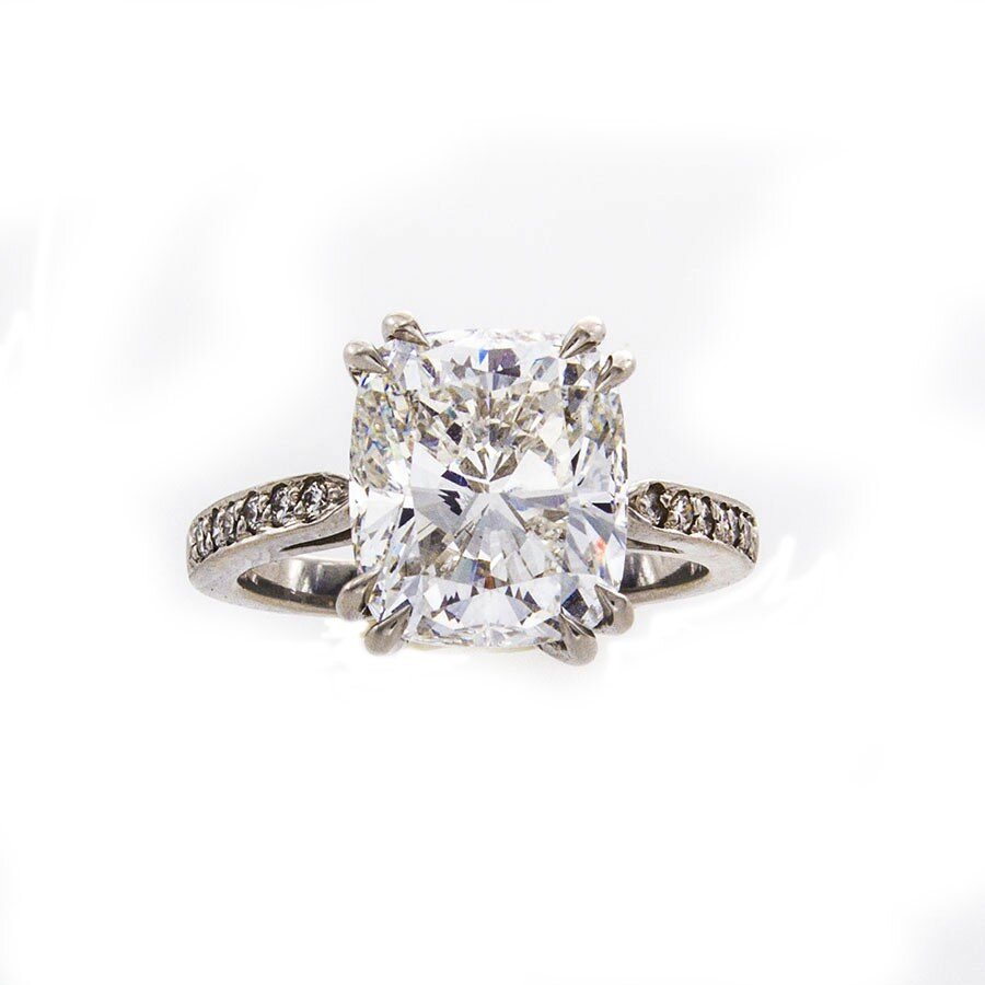CUSHION PLATINUM RING 5.27CTS