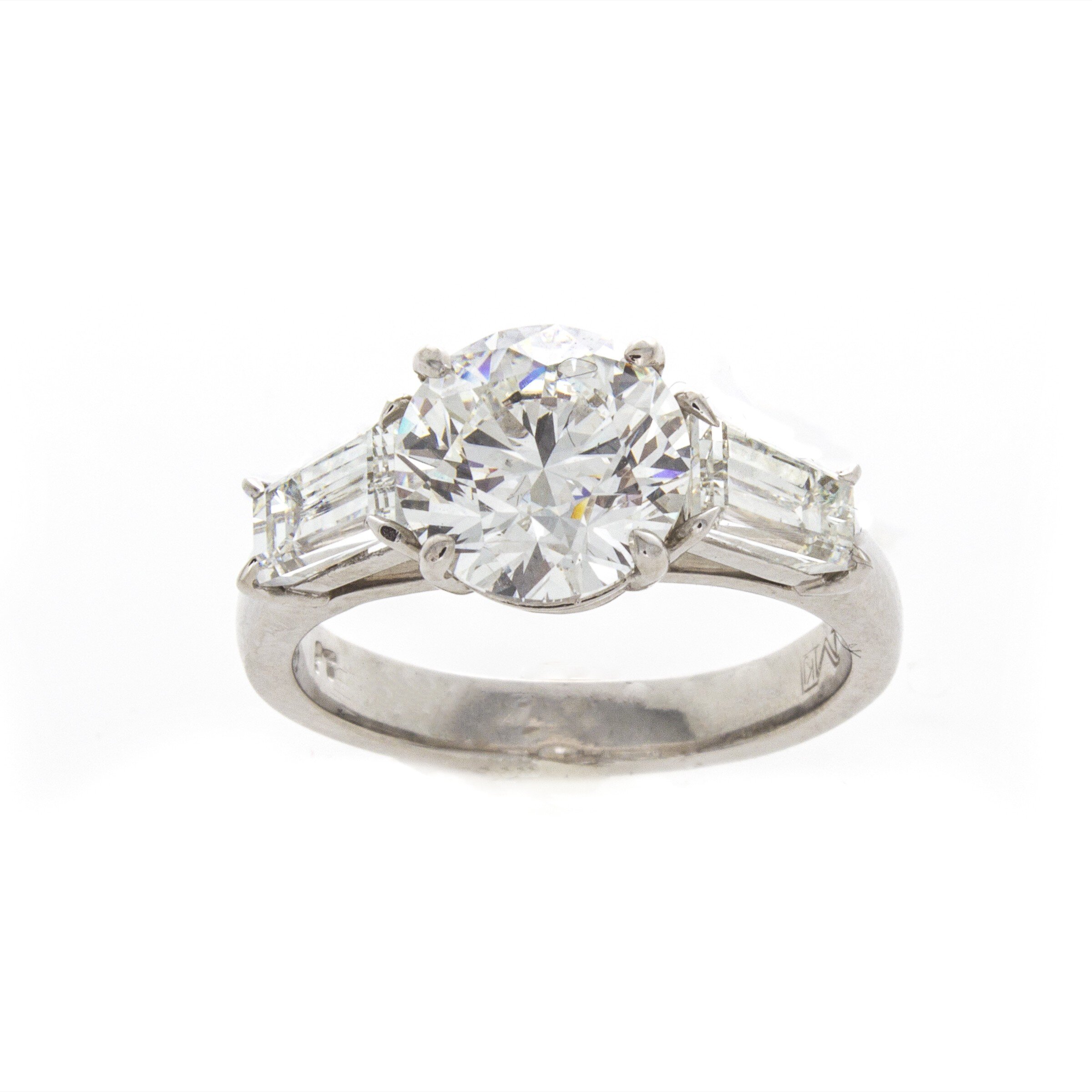 ROUND BRILLIANT CUT 3 STONE RING 3.01CT
