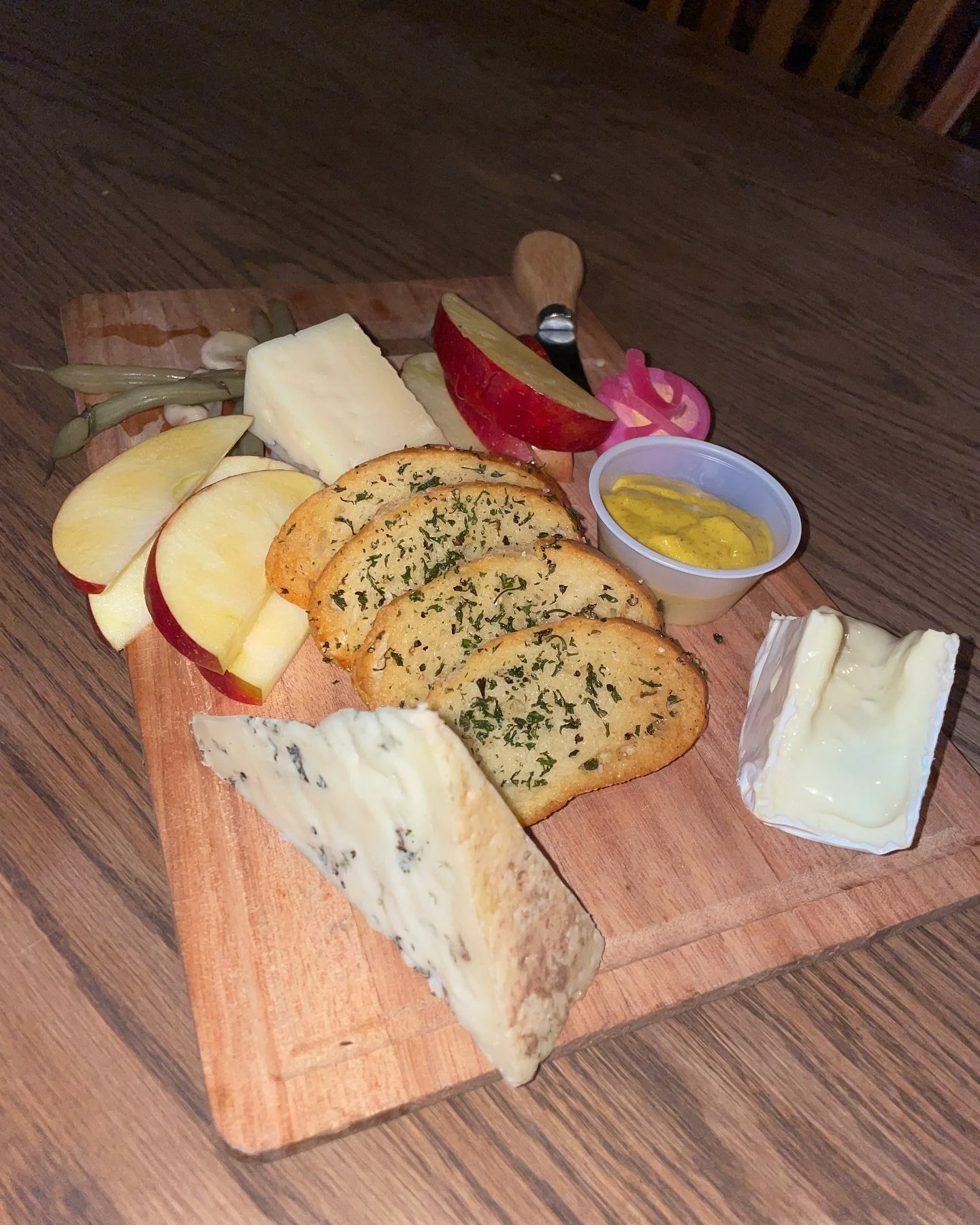 We&rsquo;re opening early today, 12-8!! 🧡

We&rsquo;ll be serving our brand new menu featuring this amazing cheese &amp; pickle board, @pikasfarmtable pot pies, the best (&amp; massive) soft pretzel, soup du jour and more! Alsoooo, @one.wing.duck wi