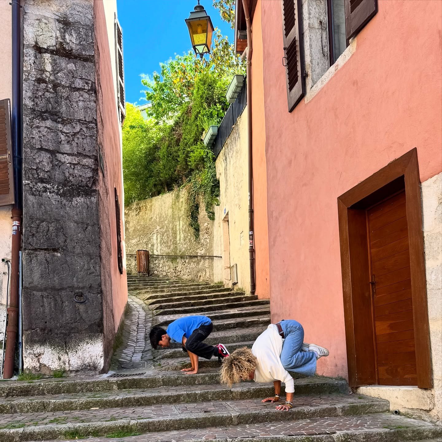 A few days unplugging from London life and connecting with family in Annecy and Montreux - plus lots of time with my son!

We watched eagles soar through the sky, drove through villages and over scenic bridges, went up to 1176m altitude to see paragl