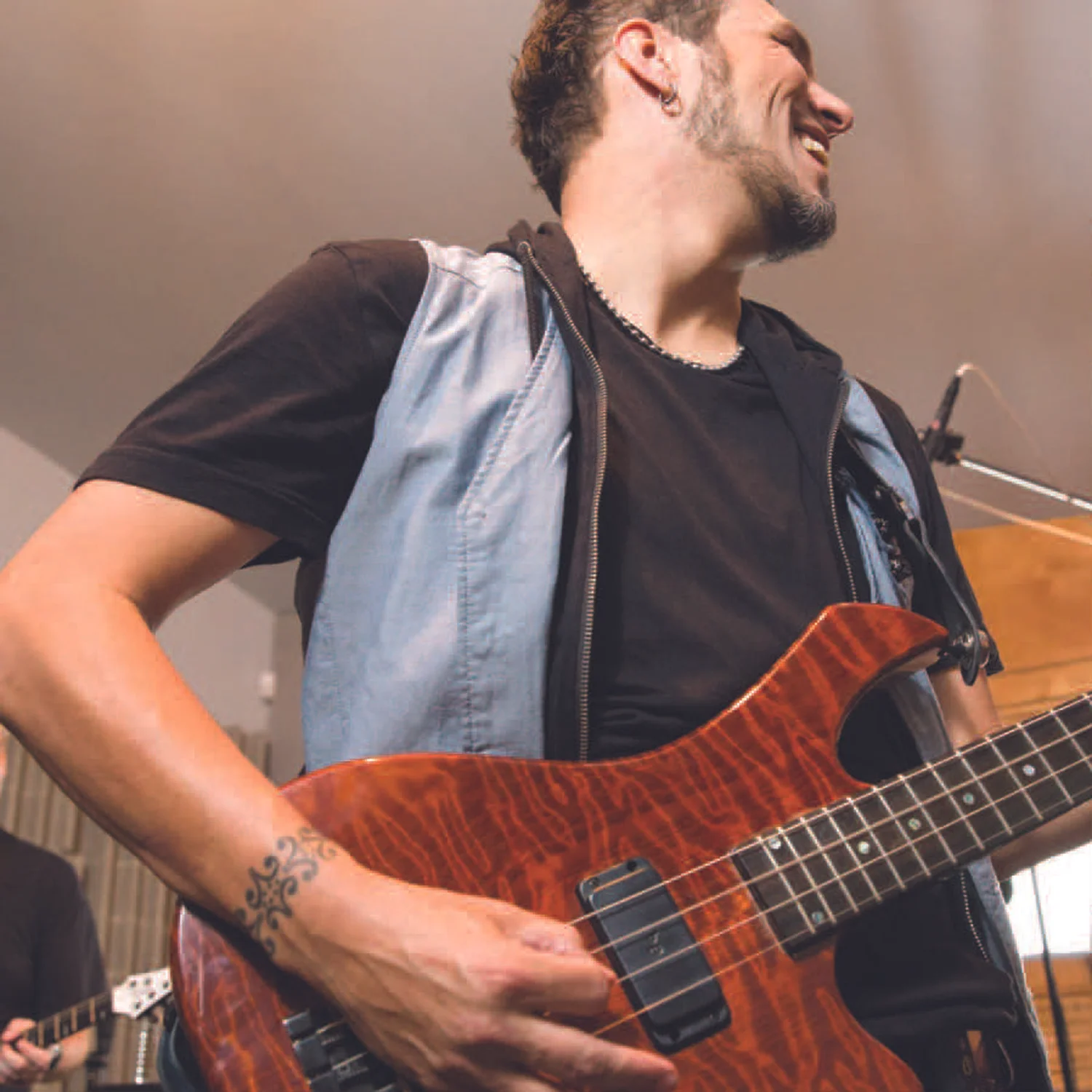 Jonni guitar.jpg
