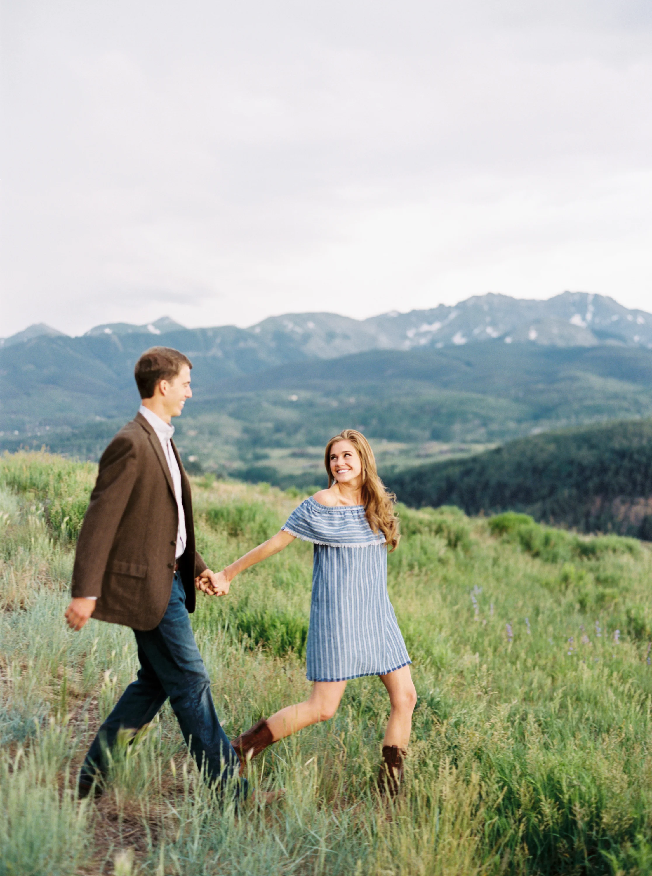 Amazing view at this Colorado engagement session by Top Colorado Wedding Photographer Hannah Mayson