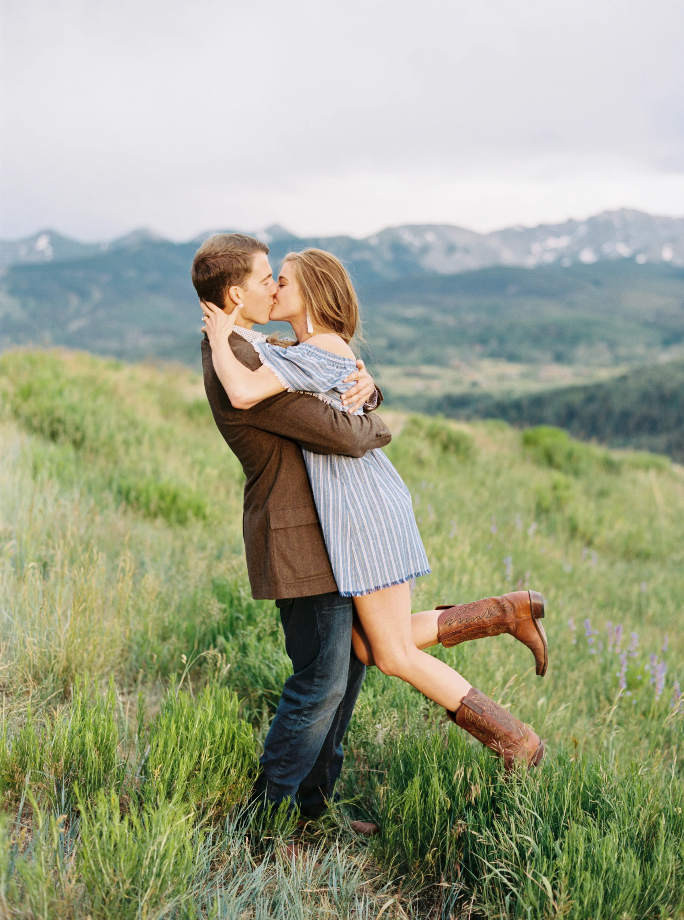 Epic kiss in Telluride engagement session by Top Colorado Wedding Photographer Hannah Mayson
