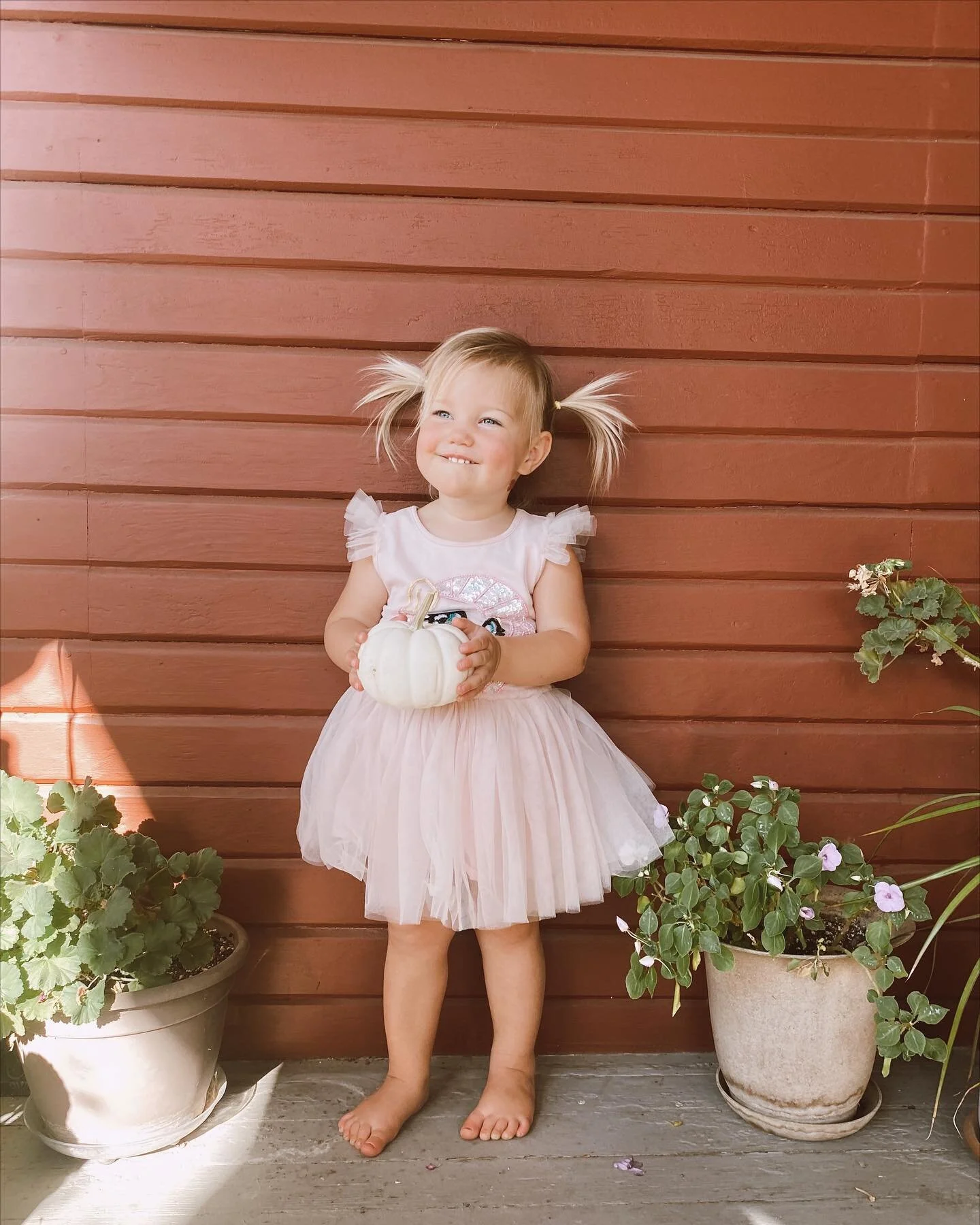Yesterday we celebrated mini winny no2 and it was such a beautiful day. A special thank you to my sweet mother-in-law and sis-in-law for making it all happen! We&rsquo;re ready for ya pumpkin! 🎃💗