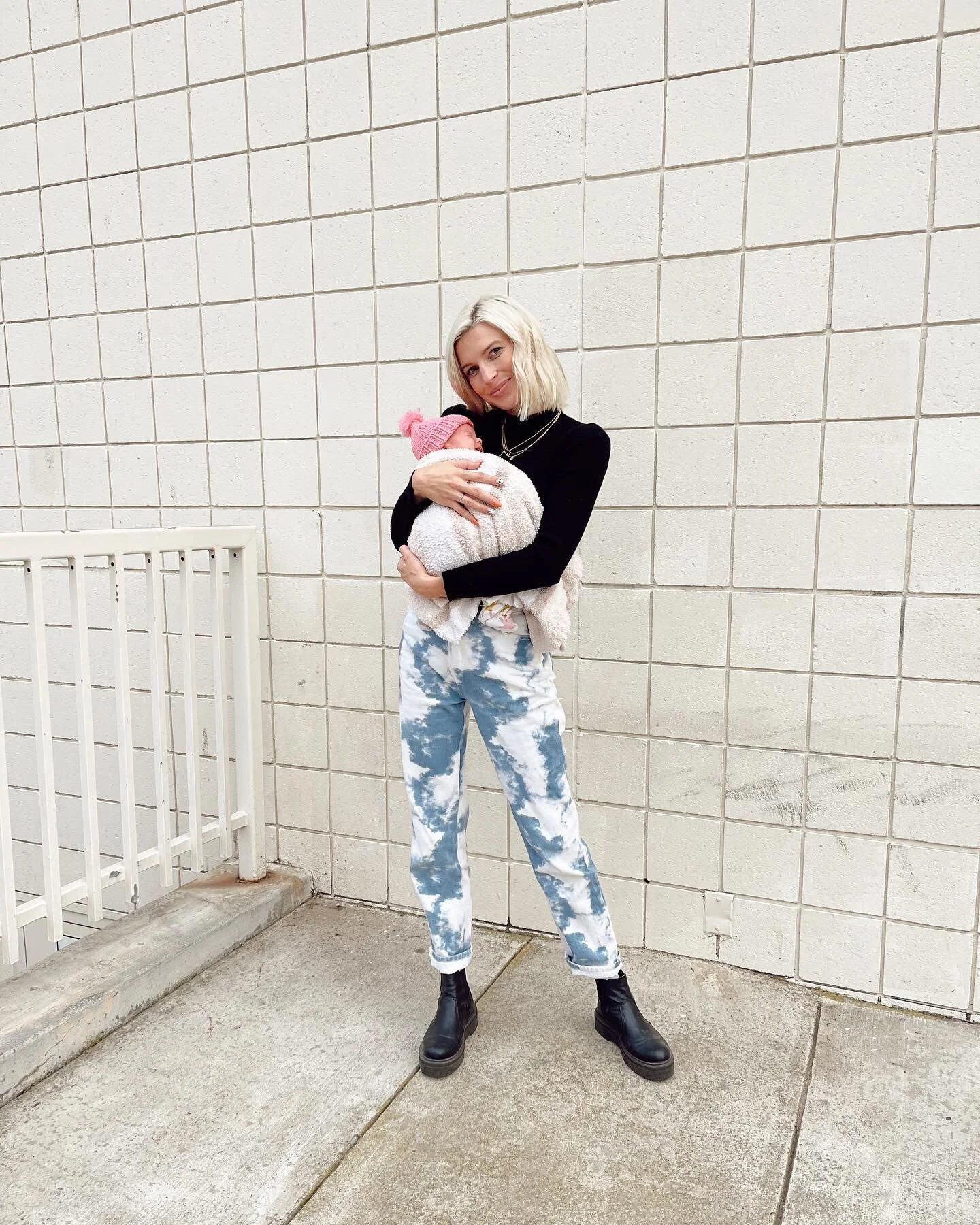 It felt so great to get out and about with this little babe and @kelseycmather. 🖤

Olivia&rsquo;s birth story is up on the blog, in case you missed it. Link in my stories 🖤