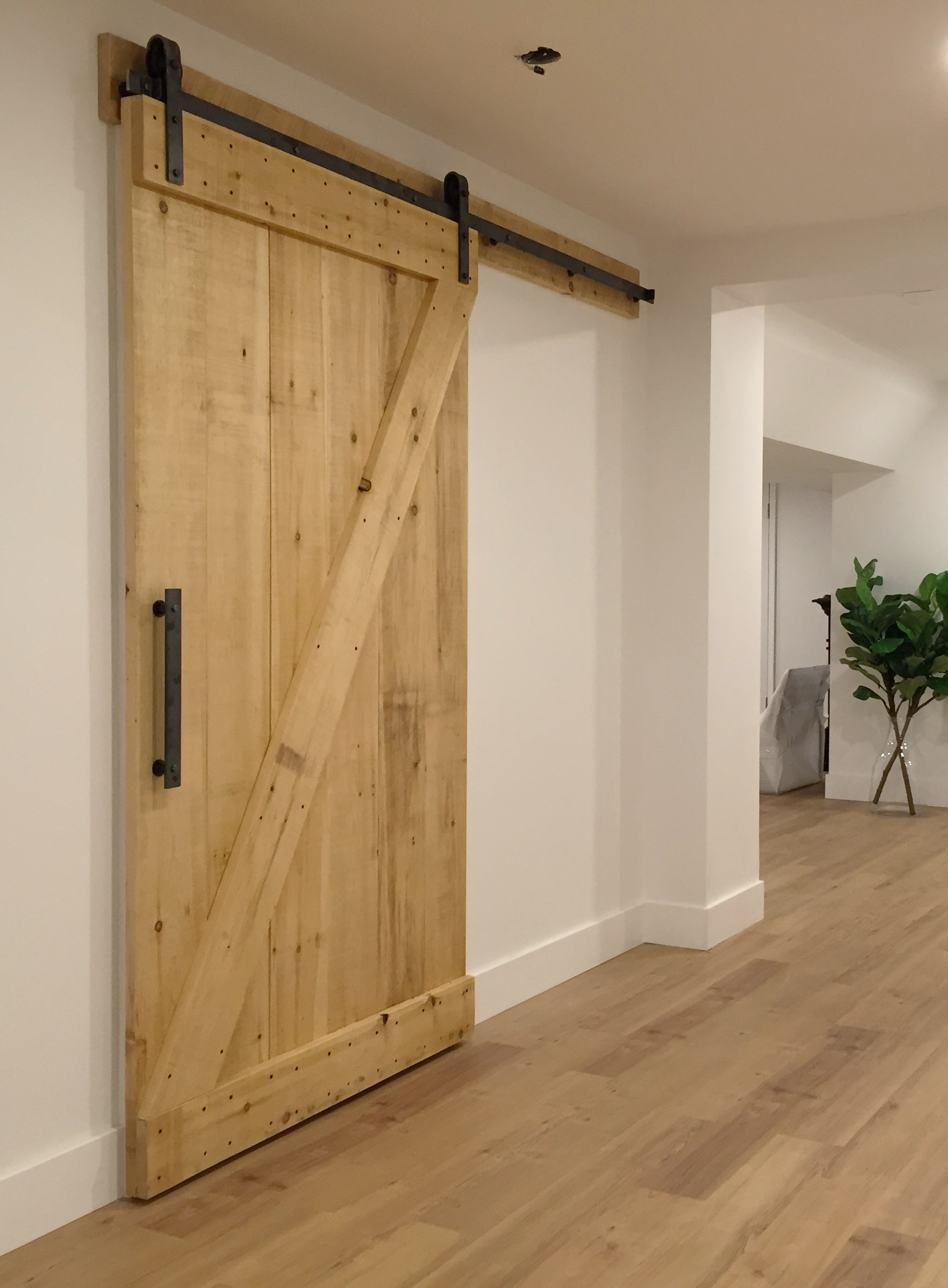 simpledoor_rough_pine_Z_pattern.jpg
