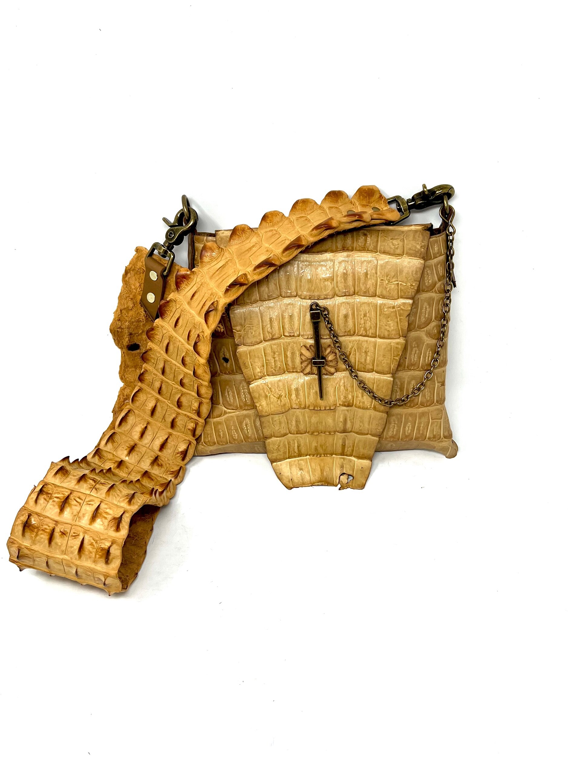 4F09F670-92E5-4F7D-8766-880A7024A759