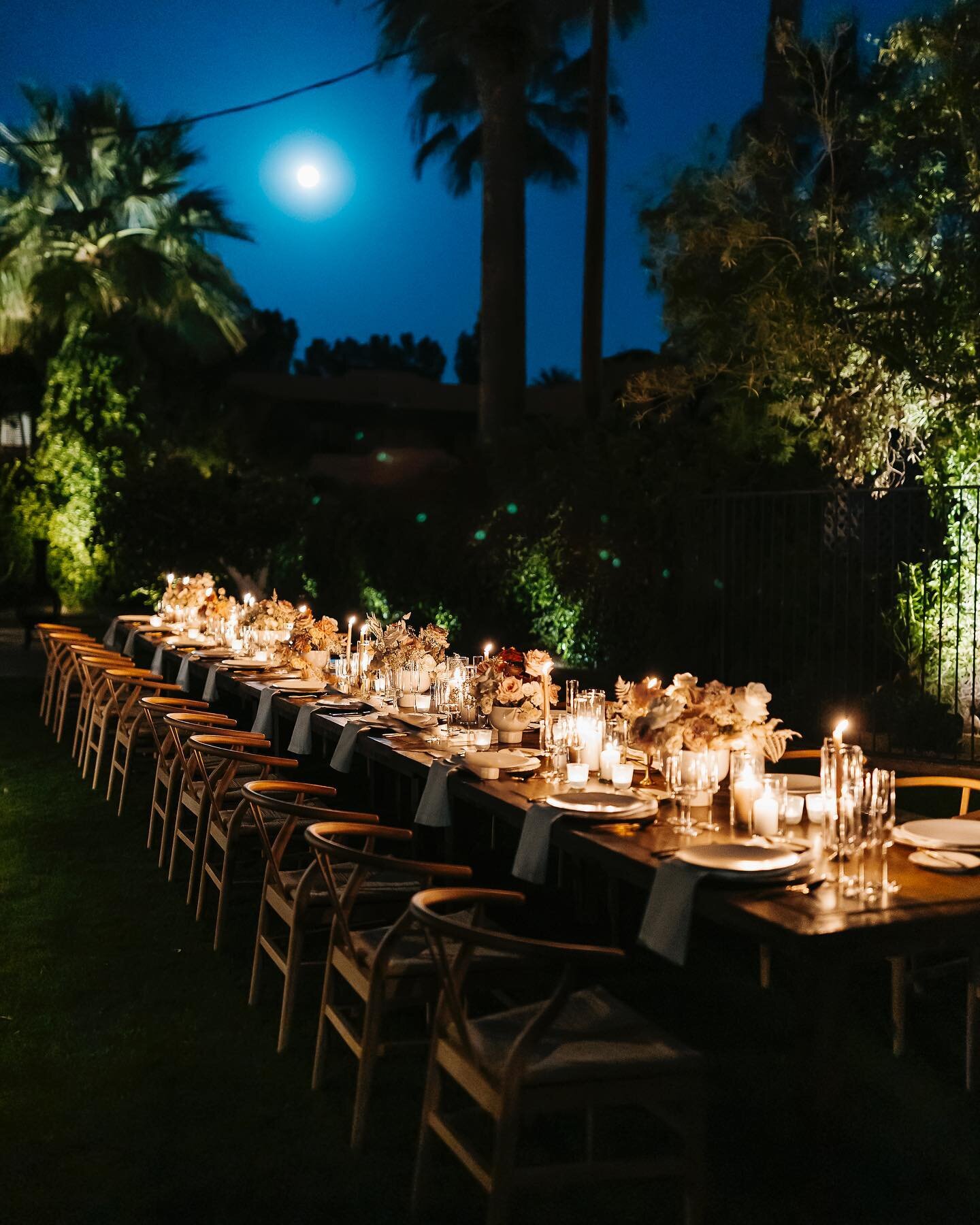 An intimate candle lit dinner under the moon and palm trees 🌴 @ashleyskeieevents killed it like always 😍
.
.
.
.
#Mplsphotographer #mpls #photography #minneapolisphotographer #weddingminneapolis #mplsweddingphotographer #canon #weddings #wedding #a