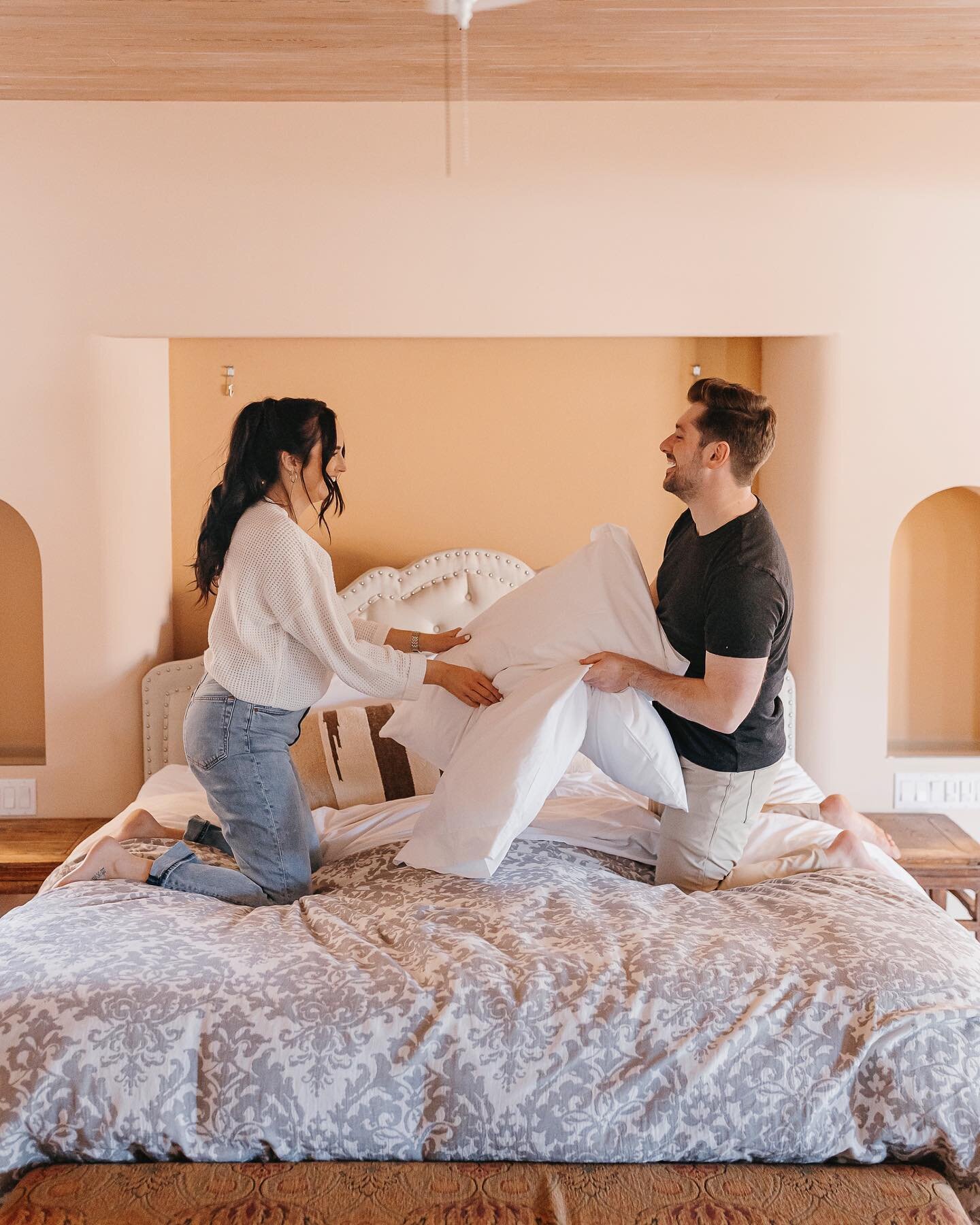 Brought it inside and hung out with Amanda and Alex, they are the sweetest! Pillow fights, to snuggles, their love is so sweet, ahh I adore them 😻 
.
.
.
Workshop @lahzehphotography @lahzehphotographyretreat
Models @salamandaa24
Models @alex__wright