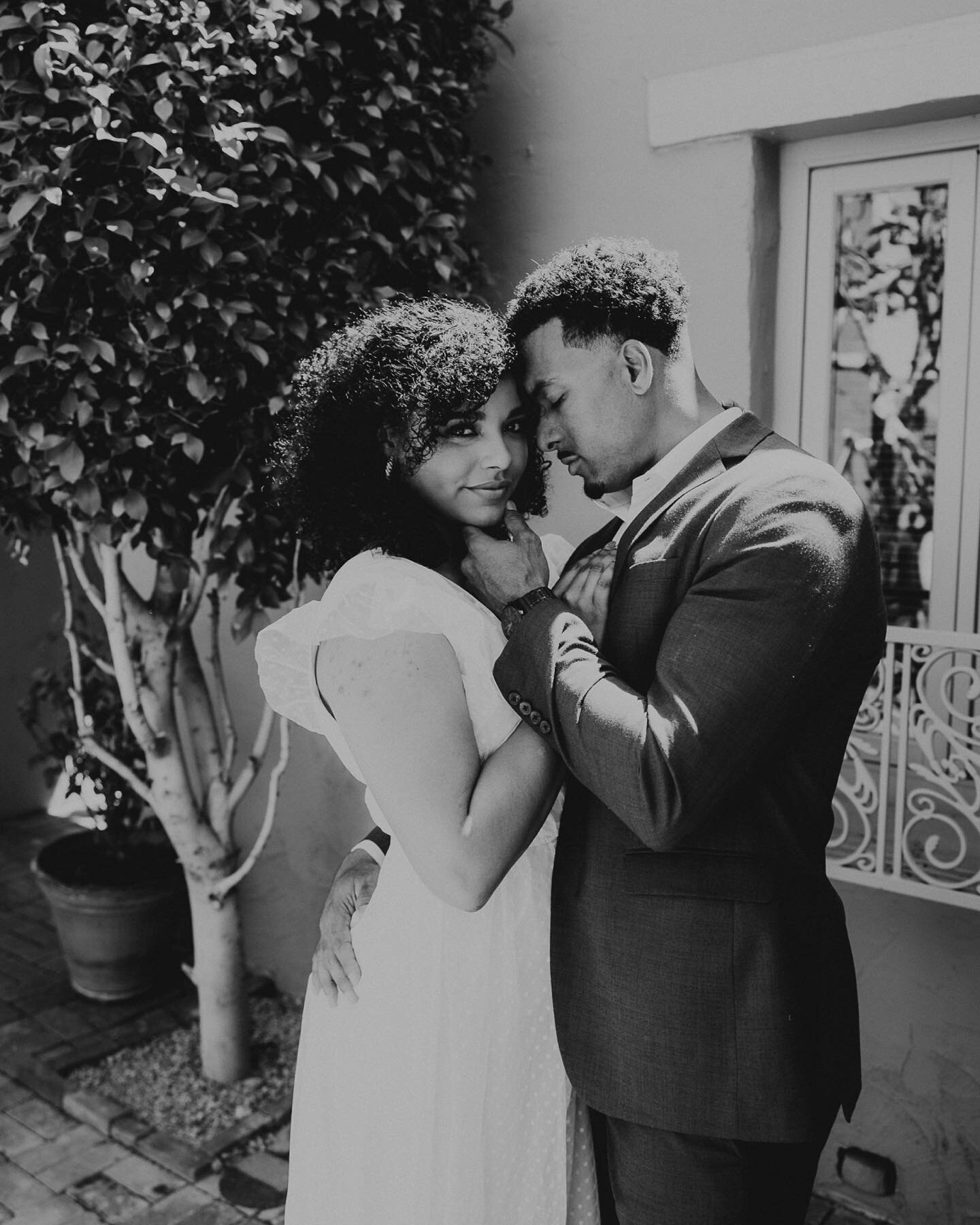 The ABSOLUTE choke hold these two had on me&hellip; the amount of love and admiration I felt while shooting their elopement.. they give me goosebumps 😻
.
.
.
.
.
.

Workshop @lahzehphotography @lahzehphotographyretreat
Bride mrsalowery
Groom @mrjlow