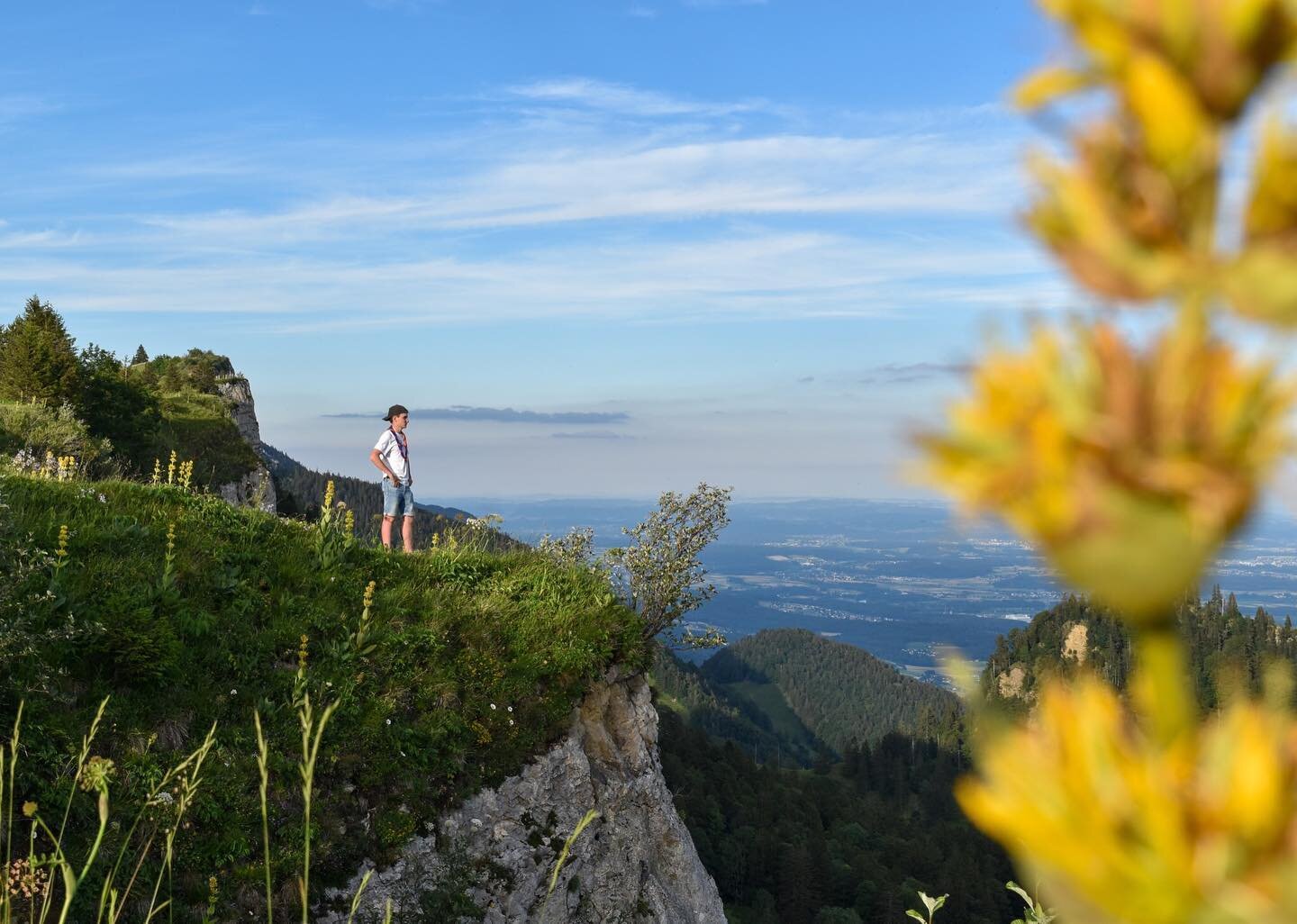 Diese sch&ouml;ne Aussicht durften wir letztes SoLa in Obergrenchen geniessen.

#SoLa #lager #sommerlager #lagerleben #camp #pfadilager #aussicht #aussichtgenie&szlig;en #pfadiseebuebegoldach #seebuebe #pfadigoldach #goldach #pfadif&auml;gt
#pfadibew