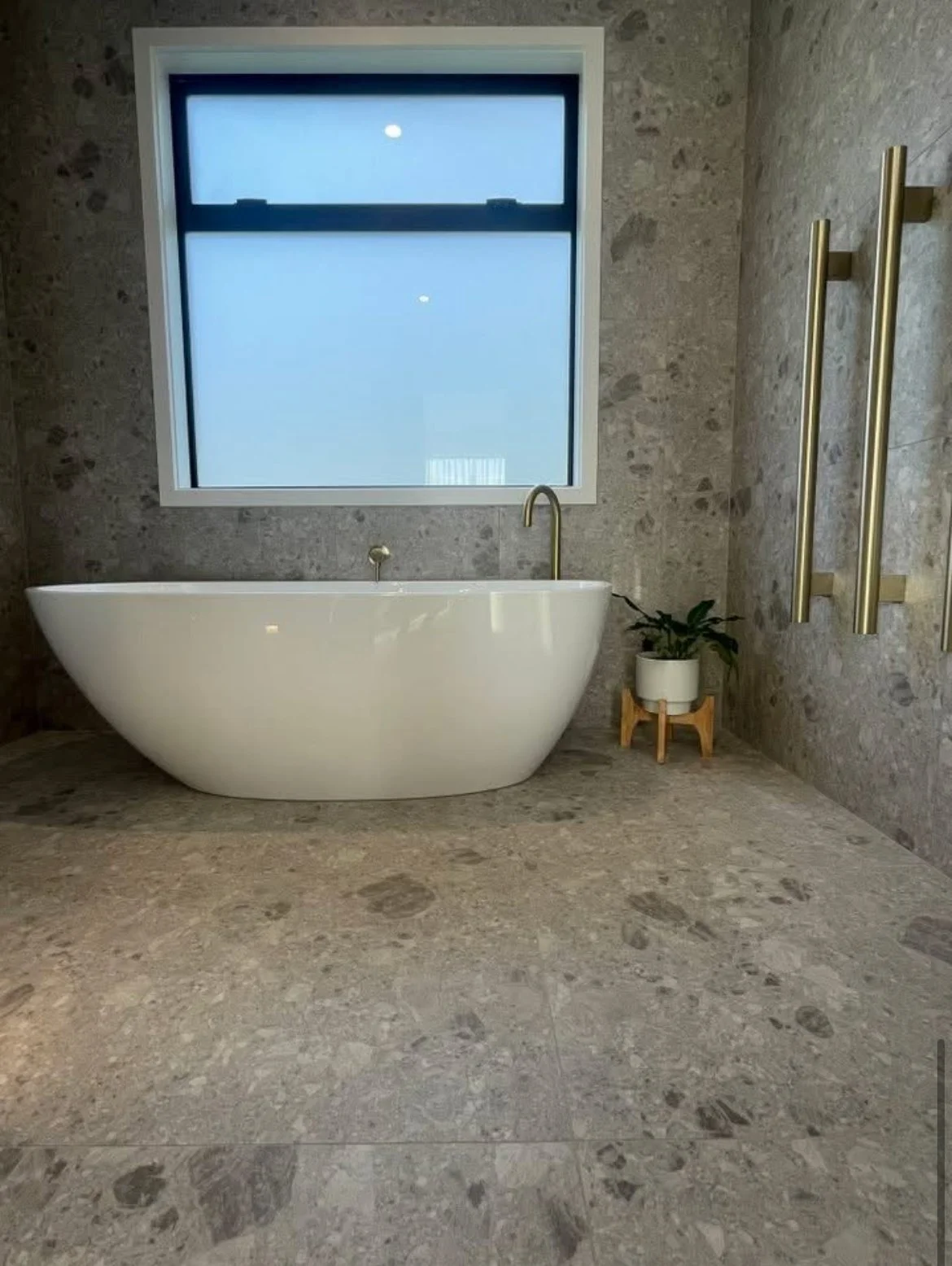 181 ensuite Bath.jpeg