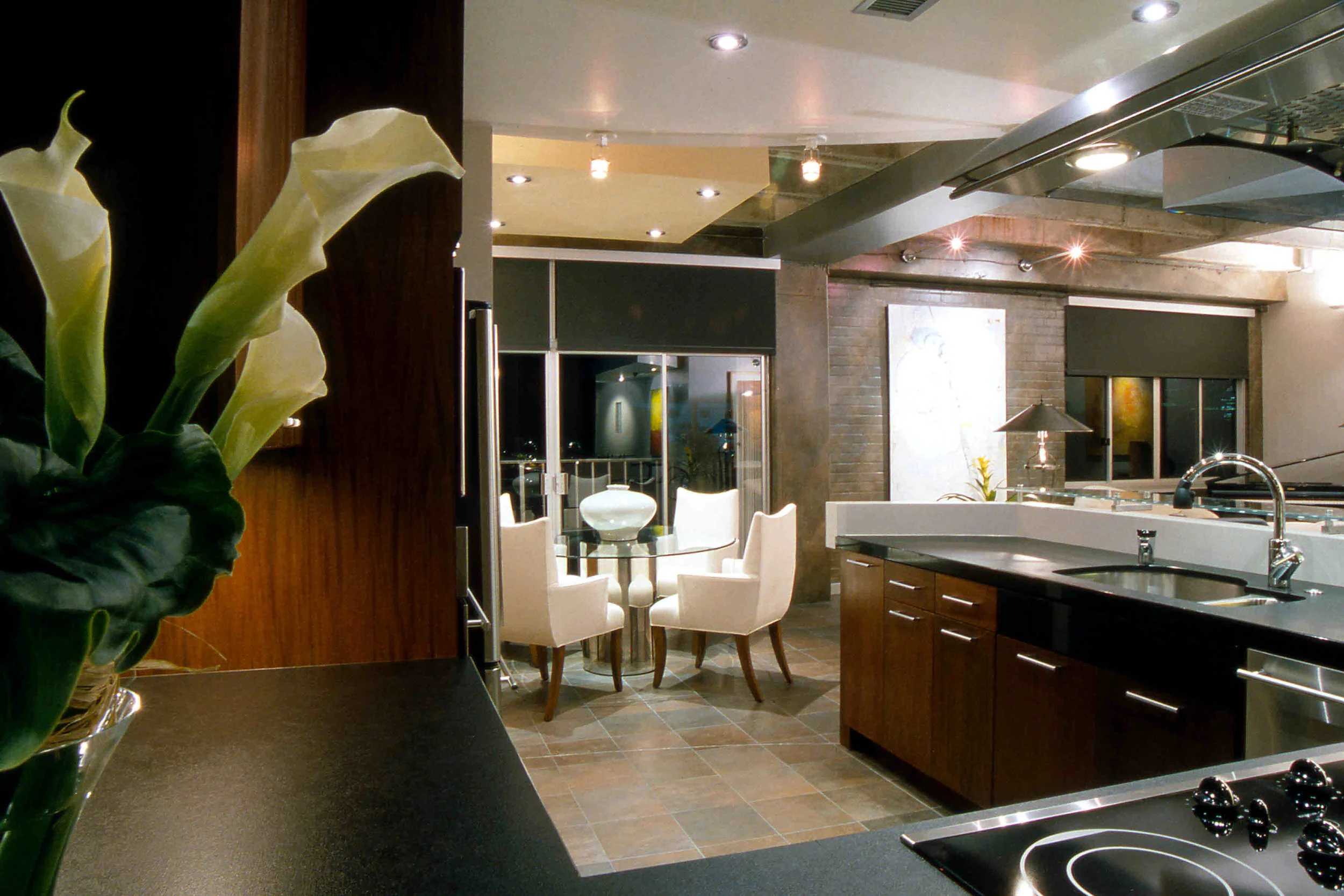 2Ivie-EntryToKitchen.jpg