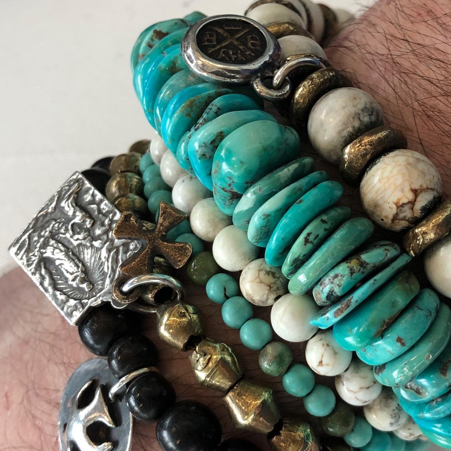 Loving this arm candy! How can you go wrong with turquoise,  white agate, gold, and wood.  Thanks @jlandajewelry you always treat me right.
#blakewoodsdesign #cricketwood #houstoninteriordesigner #mensjewlery #instagay #summer
