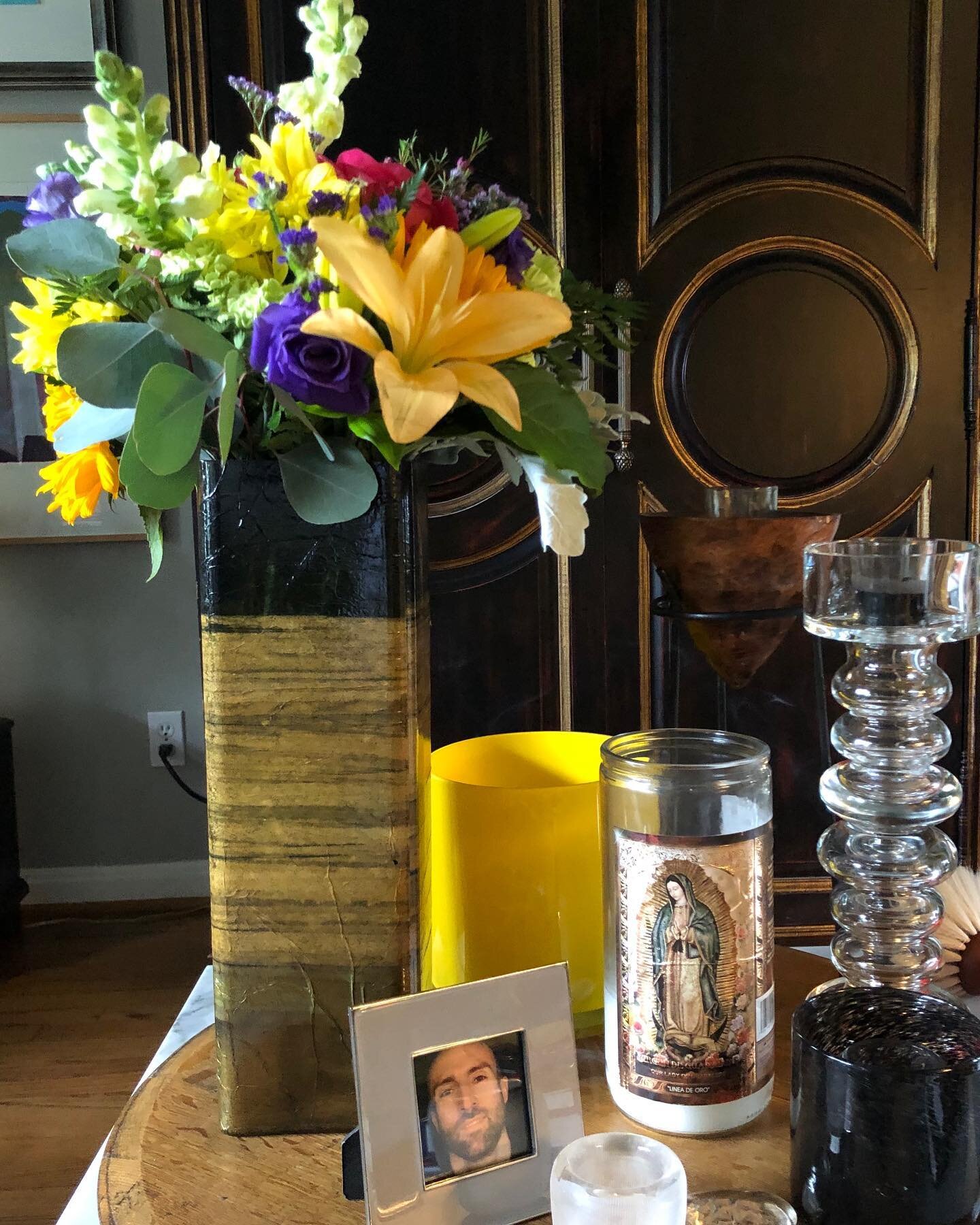 Lovely flowers given to me by a special friend. Displayed in my favorite vessels from my adoringly talented friend @avivastanoffdesign #blakewoodsdesign #cricketwood #iloveflowers #birthdaymonth #instagay #tablescapes #loveislove