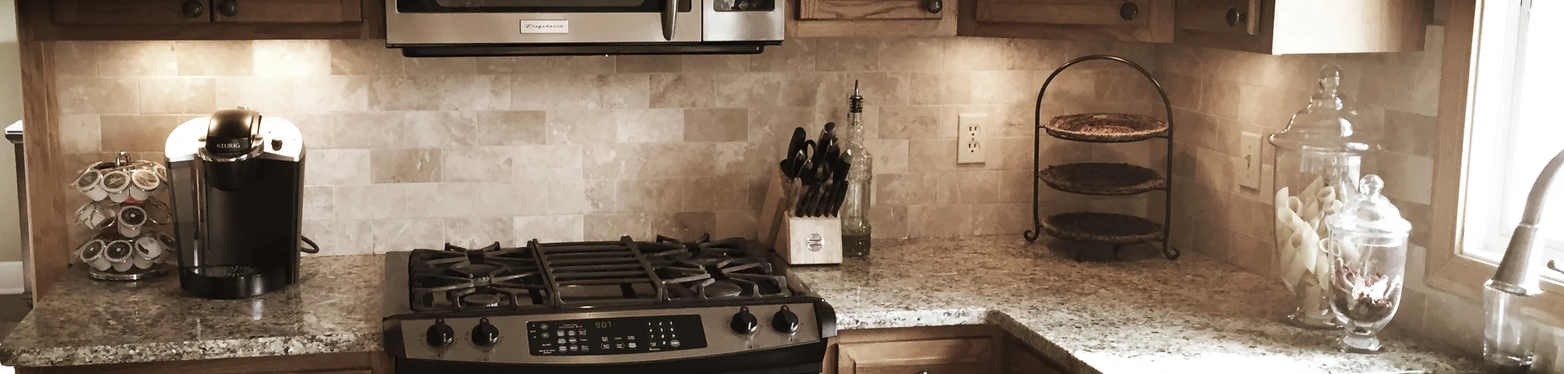 travertine backsplash.jpg