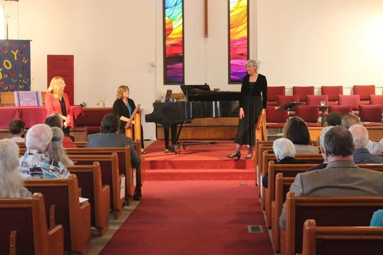  Susan Azaret Davies (pianist) and Katherine Arthur (soprano) perform in a concert fundraiser 