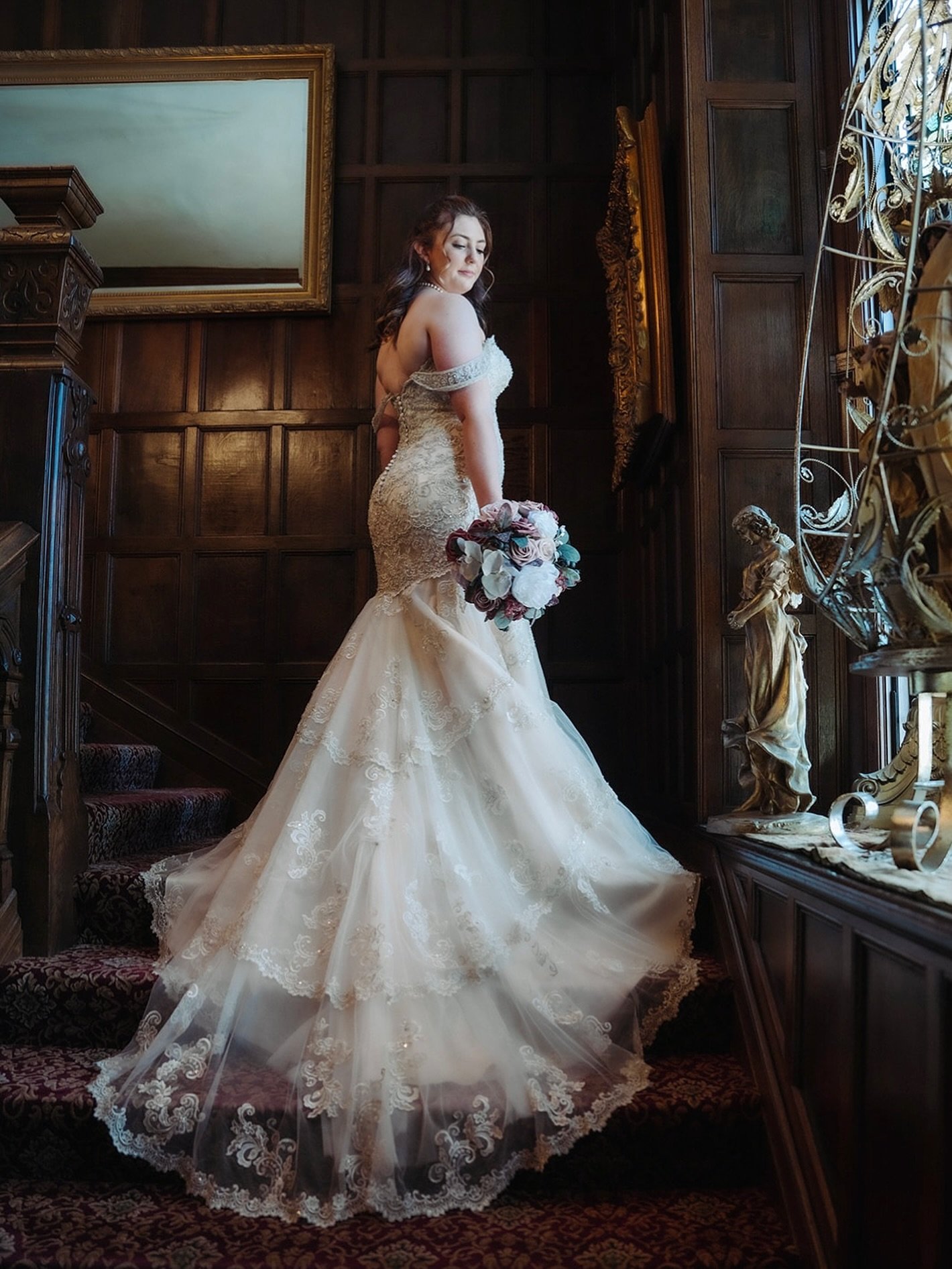 this 1920&rsquo;s inspired vintage gown is swoon-worthy! 

this gorgeous bride, framed by the majestic staircase at the incredible thornewood castle venue in lakewood, washington, perfectly showcases the breathtaking beauty of her gown&rsquo;s train.