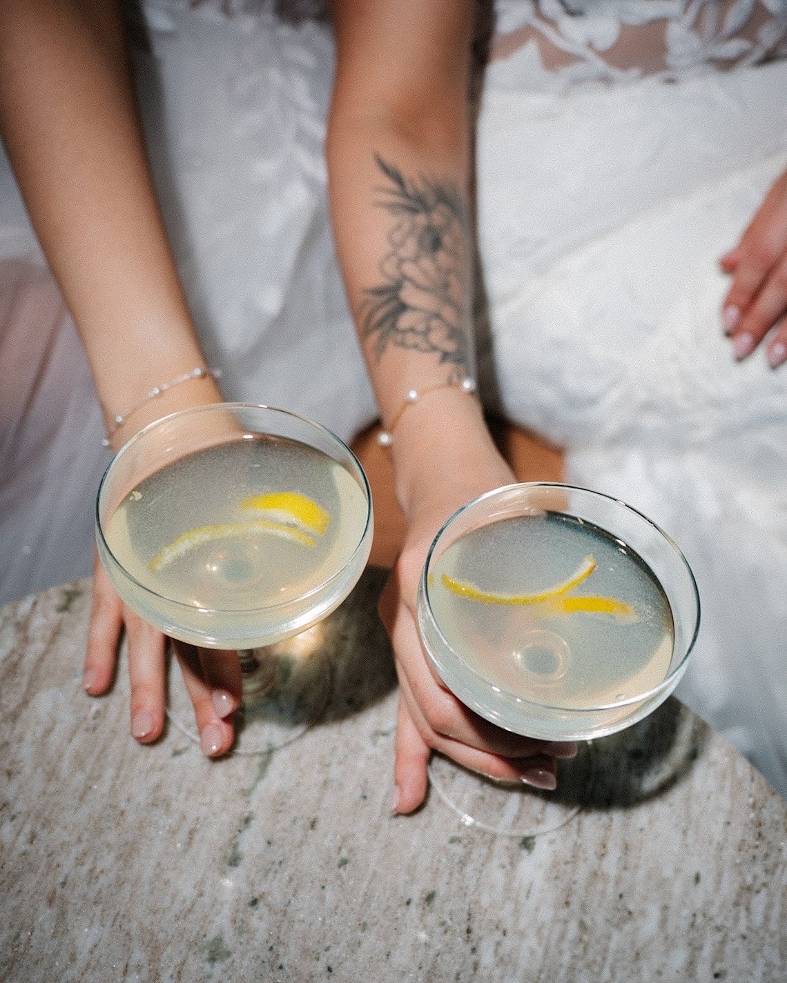 when i ask the venue coordinator &amp; bartender for extra cute cocktails for the couples evening photos and they deliver. 🍸 &hearts;️ 

tres sexxy! 

#SeattleWeddingPhotographer #SeattleWeddings #PNWWeddings #SeattleBride #SeattleWedding #SeattleEn