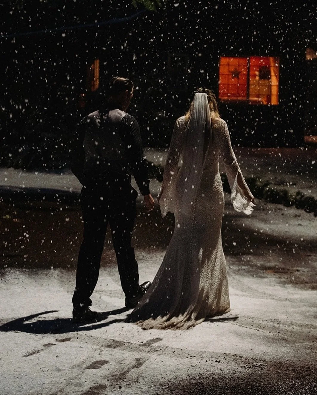 it&rsquo;s snowing in seattle right now and i can&rsquo;t stop thinking about amber + ben&rsquo;s wedding from a few years ago. ❄️

their reception was in the middle of a snowstorm and never once asked me to stop shooting. lace soaked. footprints in 