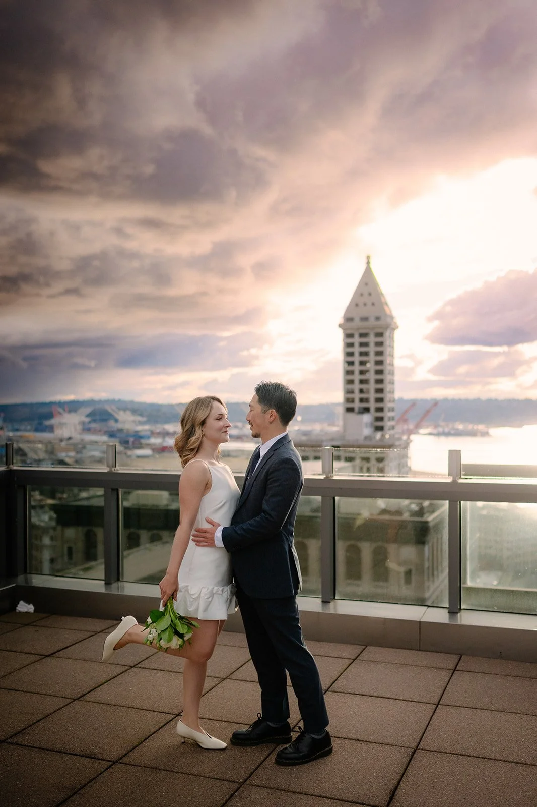 elopement couple on the rooftop of the seattle municipal court during their elopement day