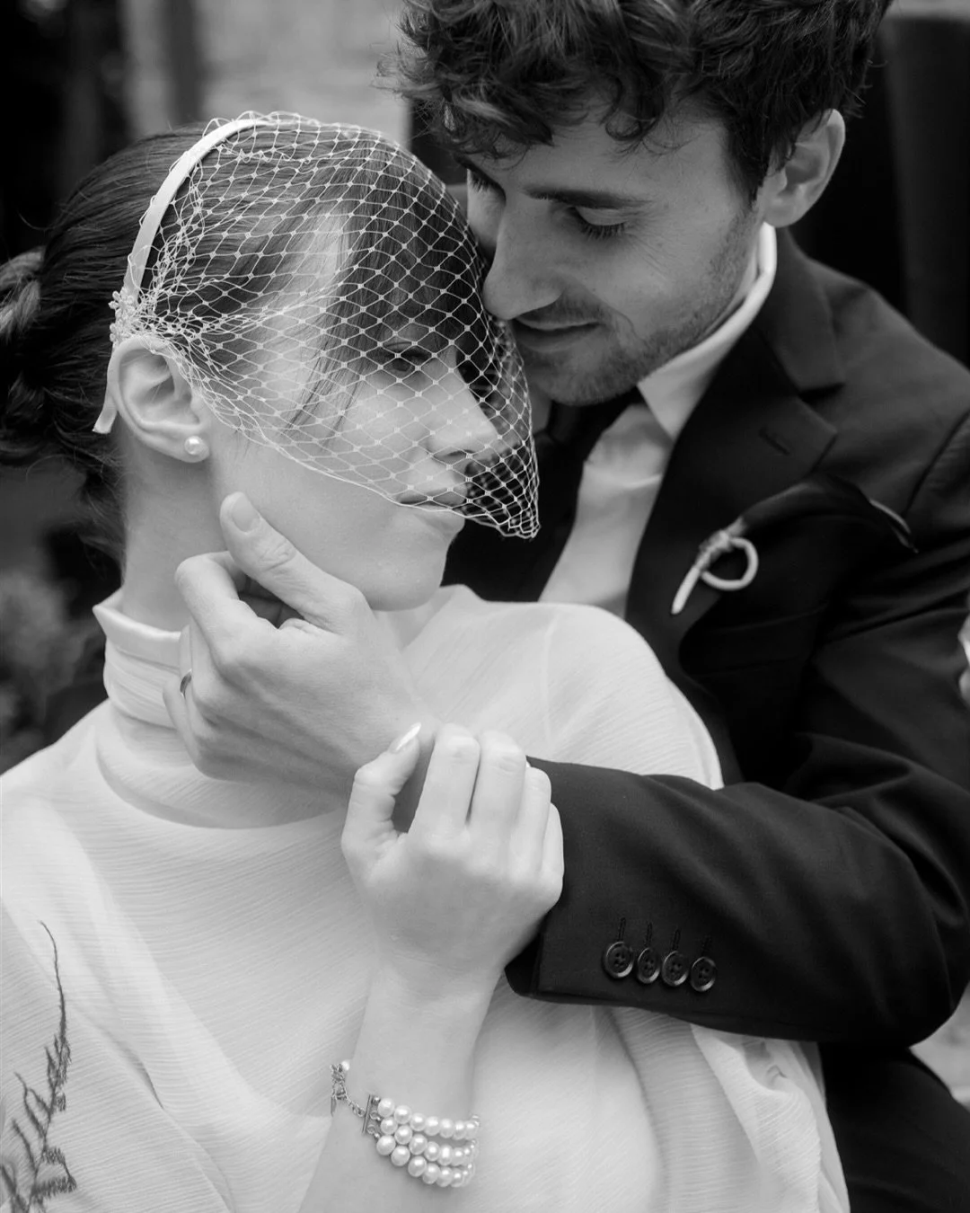 ohhh this is a MOOOOOOD! 

this dark, moody seattle editorial content day feels like a fever dream at the intersection of an outdoor speakeasy and a botanical garden&hellip;.and i am obsessed! 

deep chocolate silk draping pooled against the pacific 