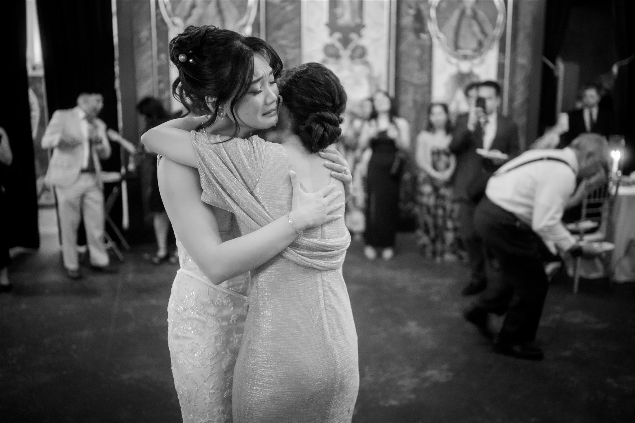 candid wedding reception moments at the ruins in seattle