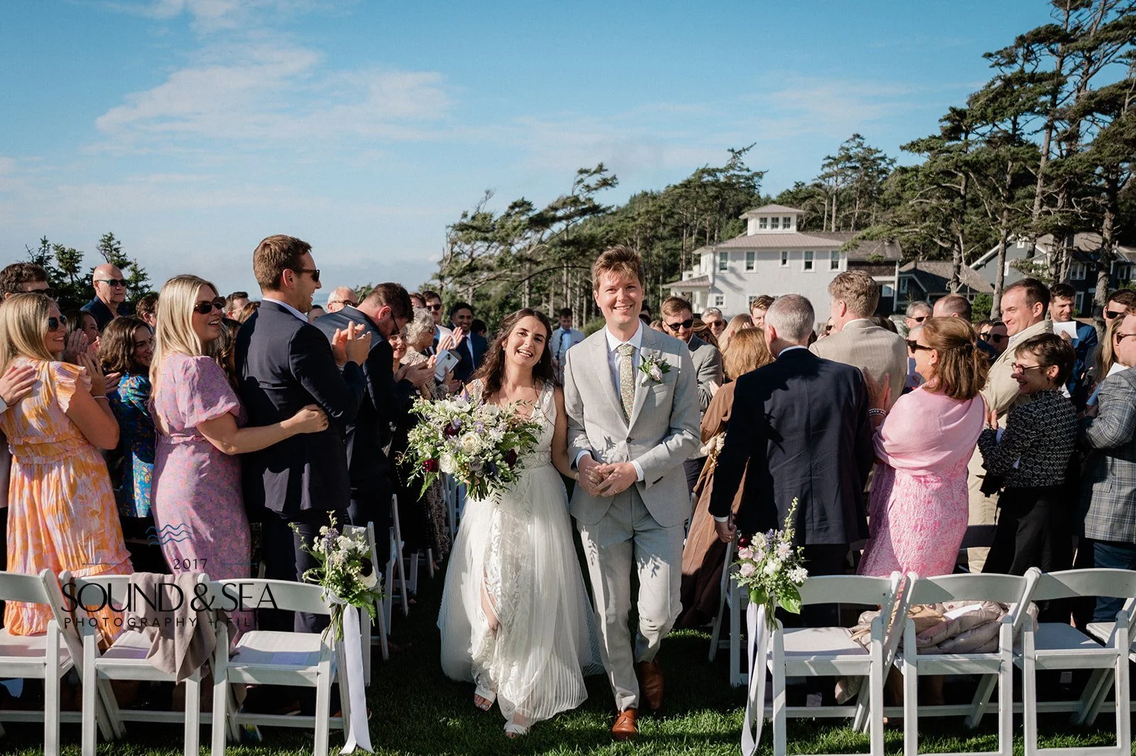 candid wedding ceremony moments on the bluffs at seabrook, wa