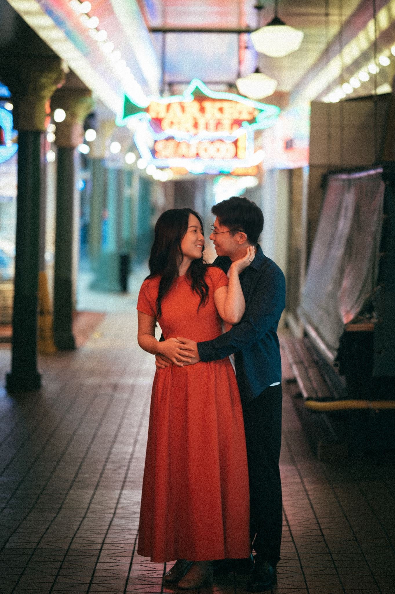 pike-place-market-seattle-engagement-photos (7).jpg