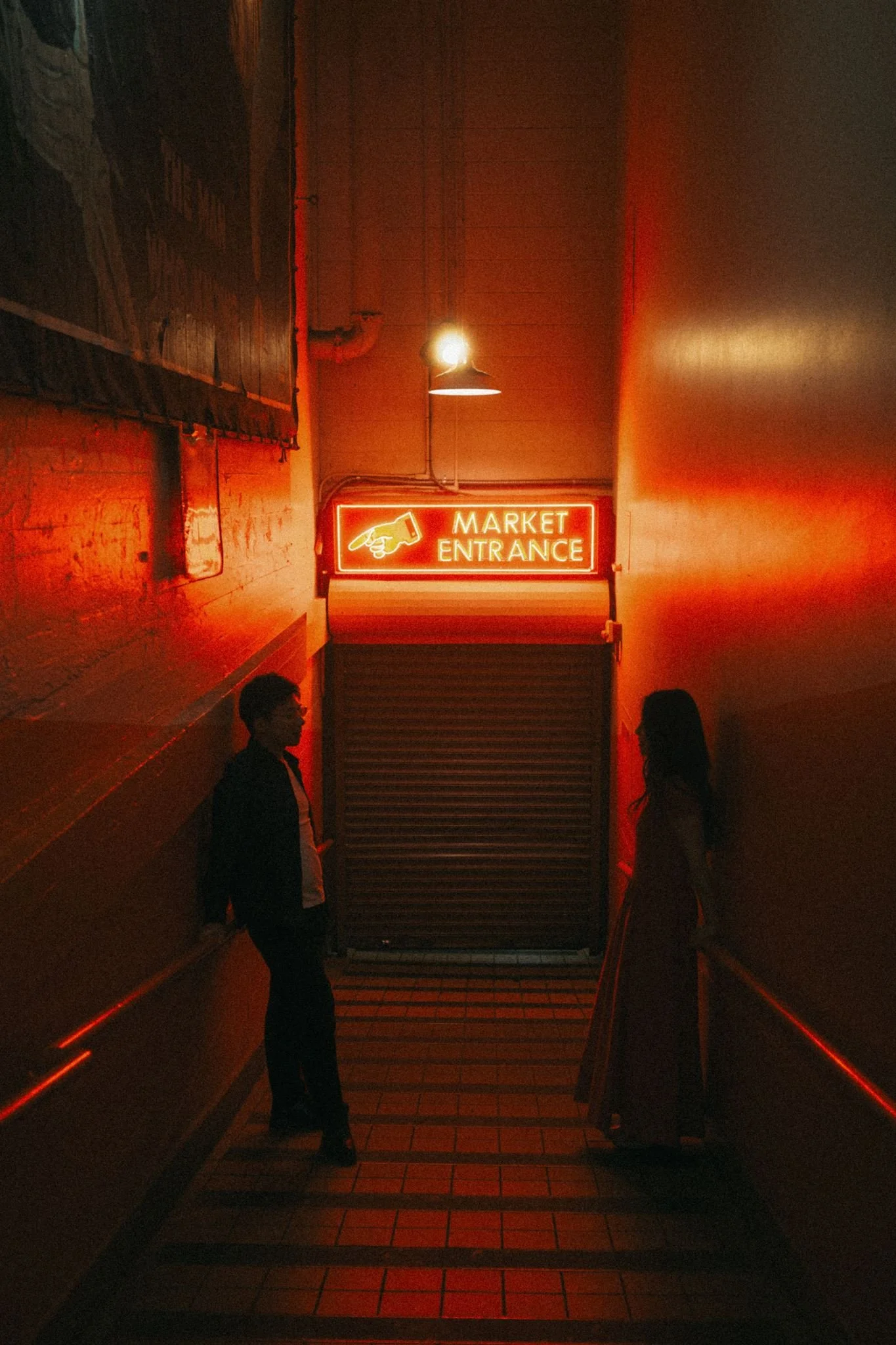 pike-place-market-seattle-engagement-photos (13).jpg