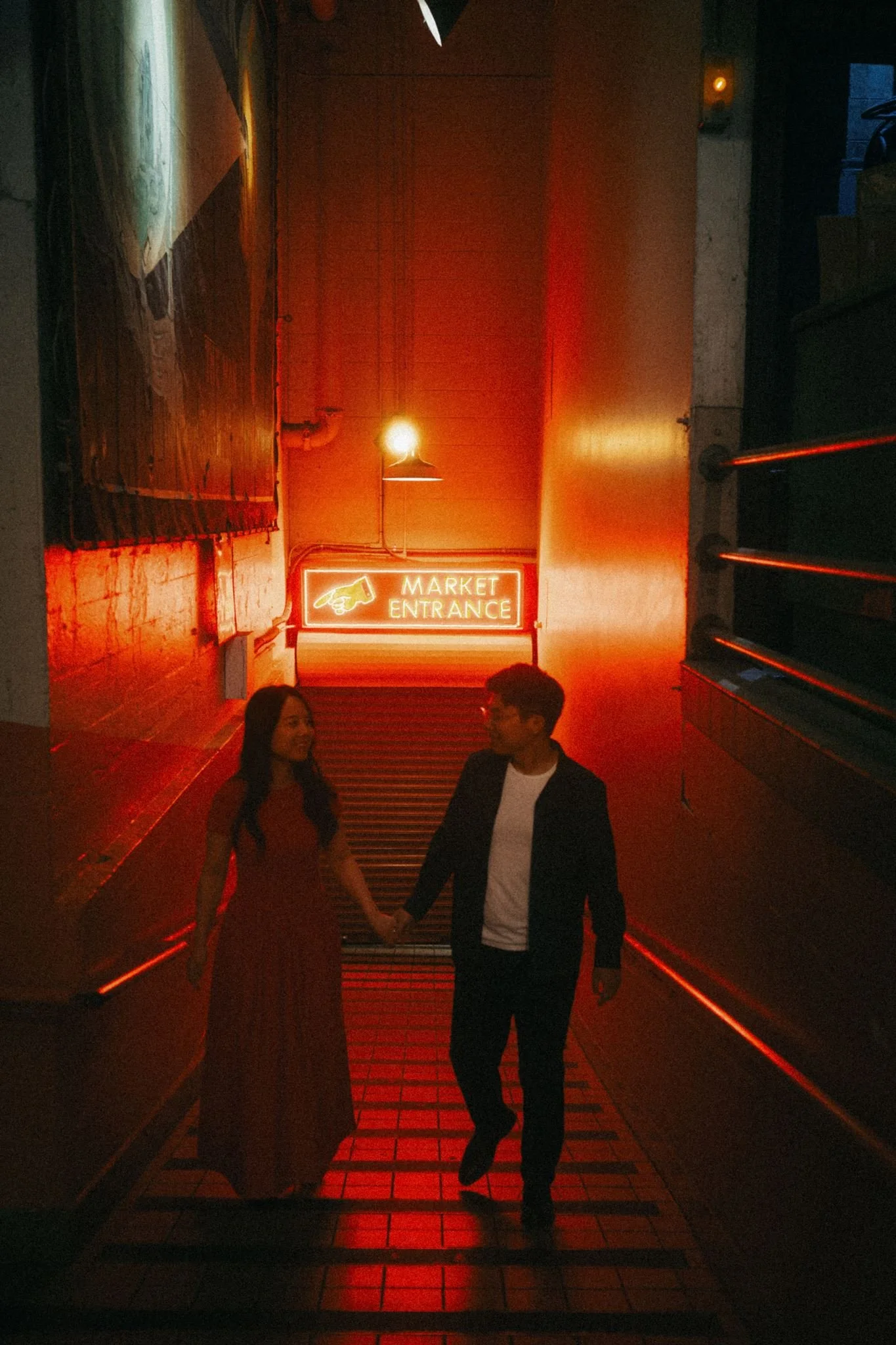 pike-place-market-seattle-engagement-photos (17).jpg