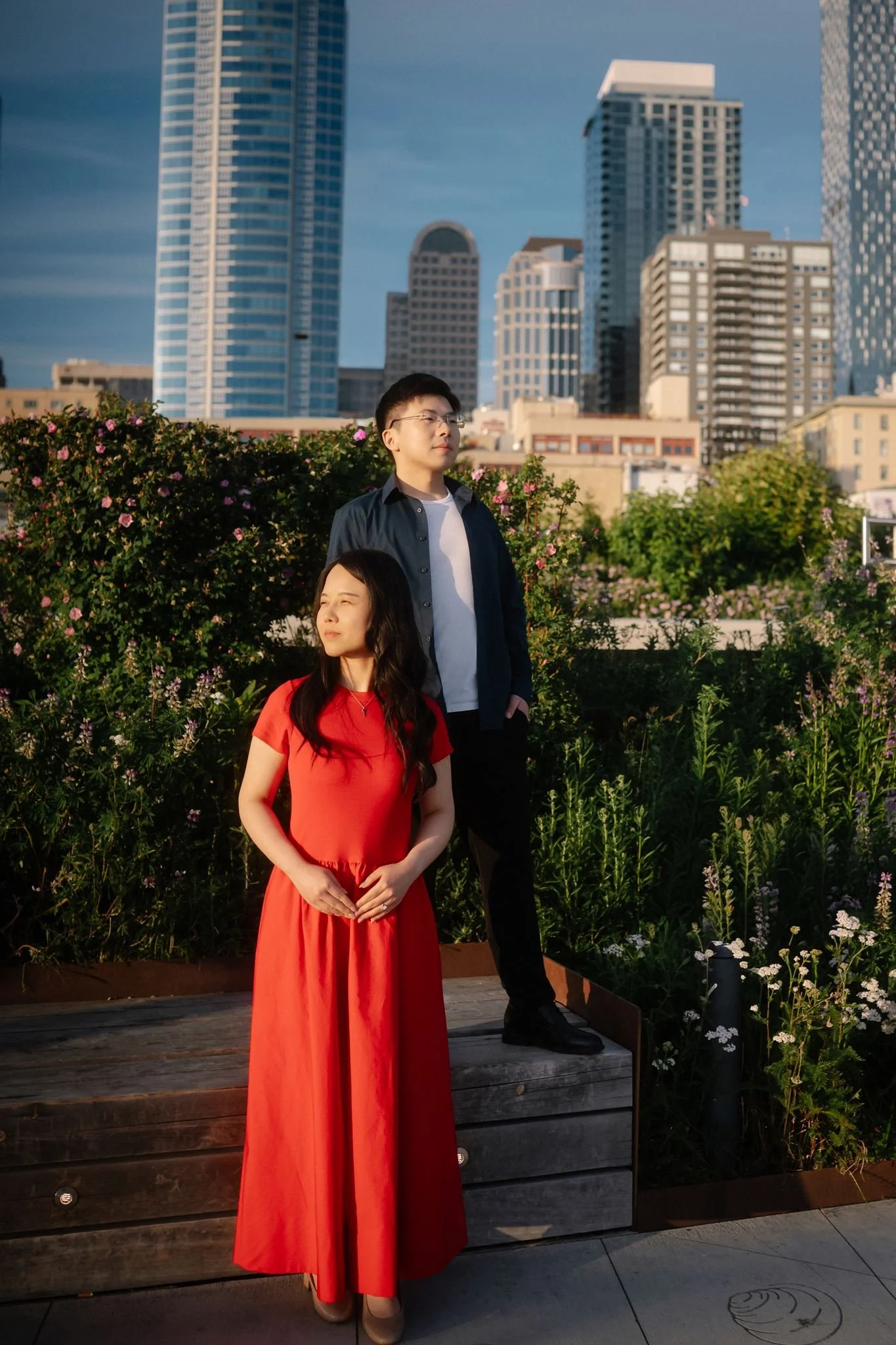 pike-place-market-seattle-engagement-photos (24).jpg