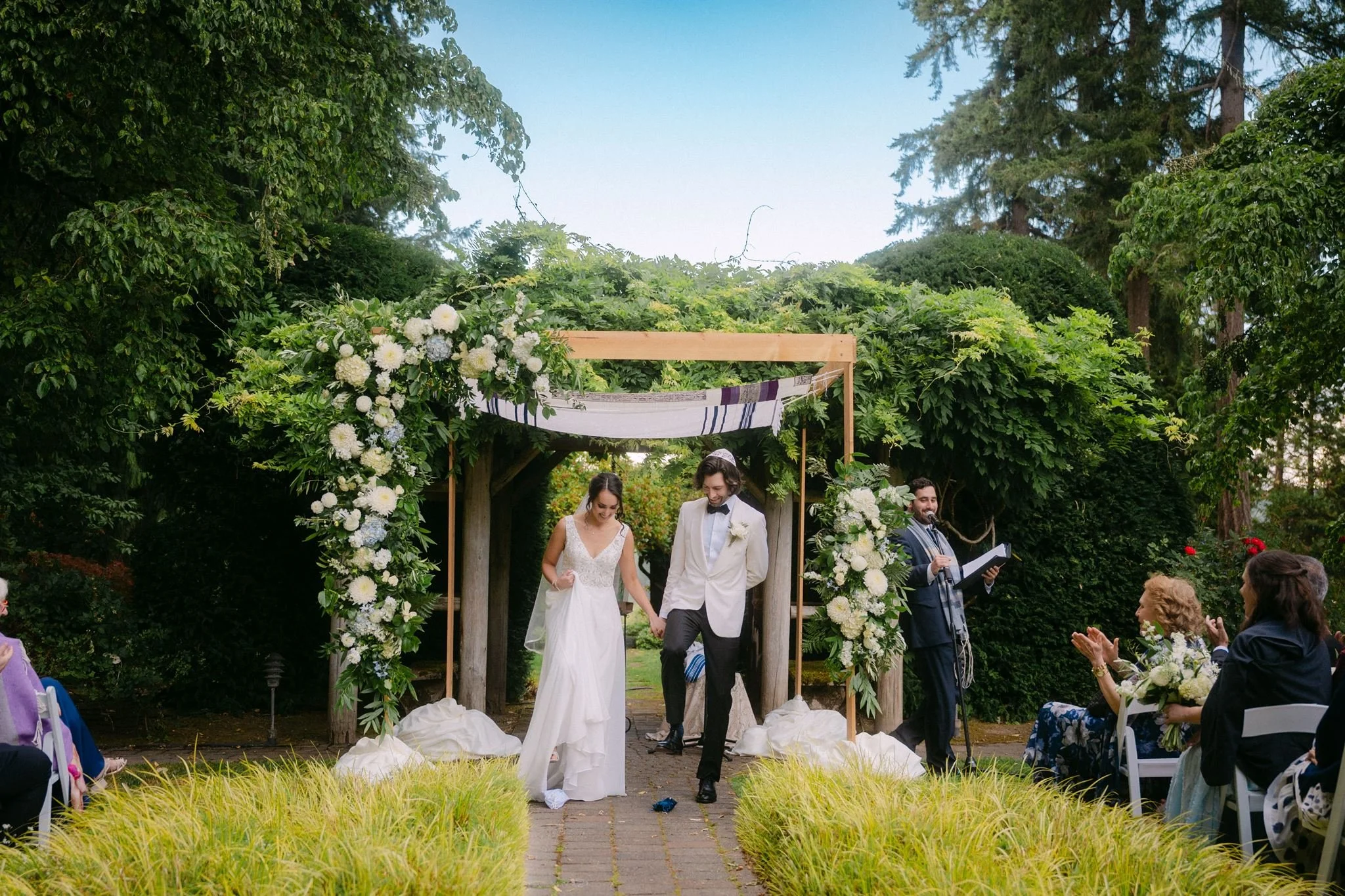 romantic outdoor wedding ceremony in carnation farms, wa