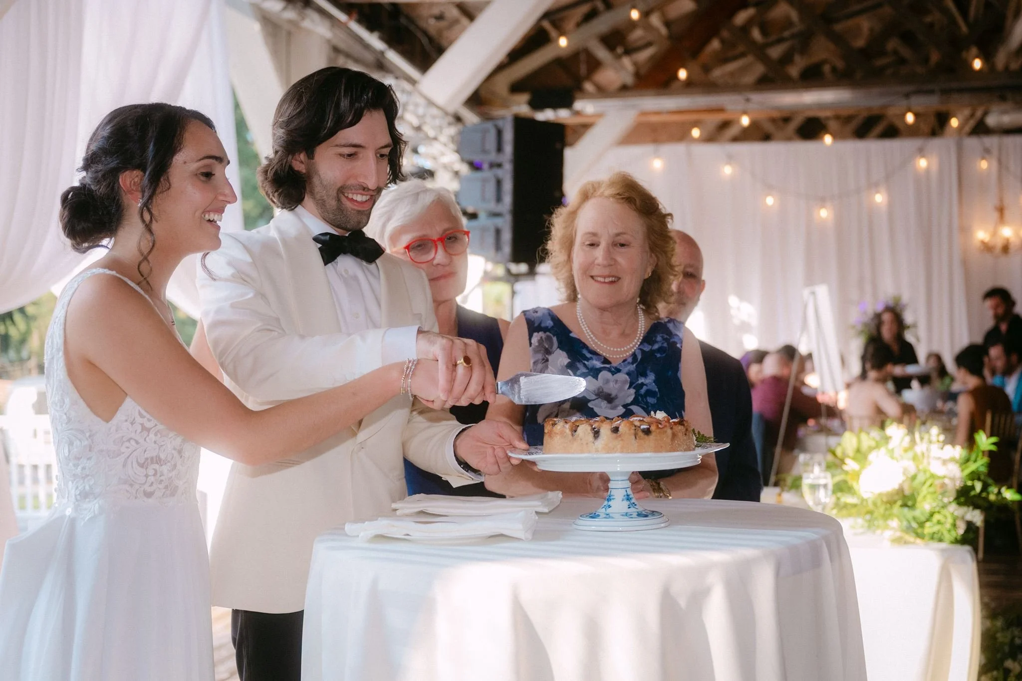 bride and groom cutting cake