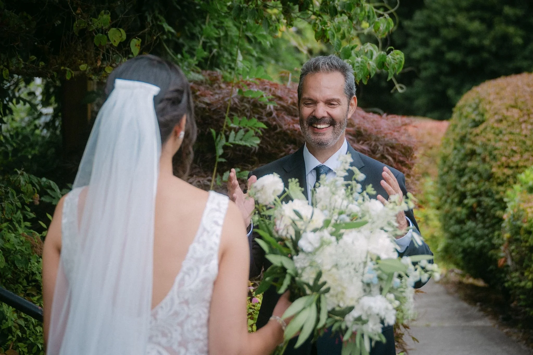 bride and dad first look