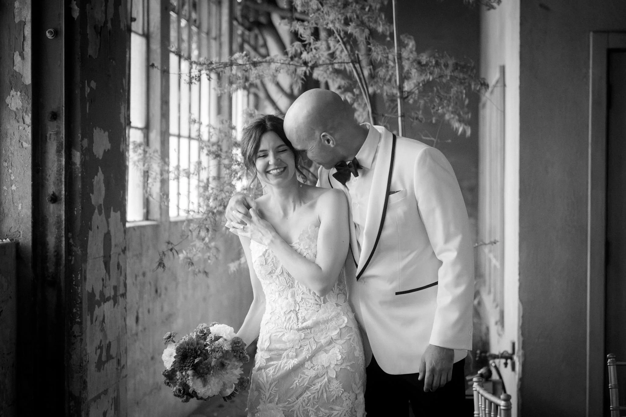 a quirky wedding at the ruins in seattle&nbsp;