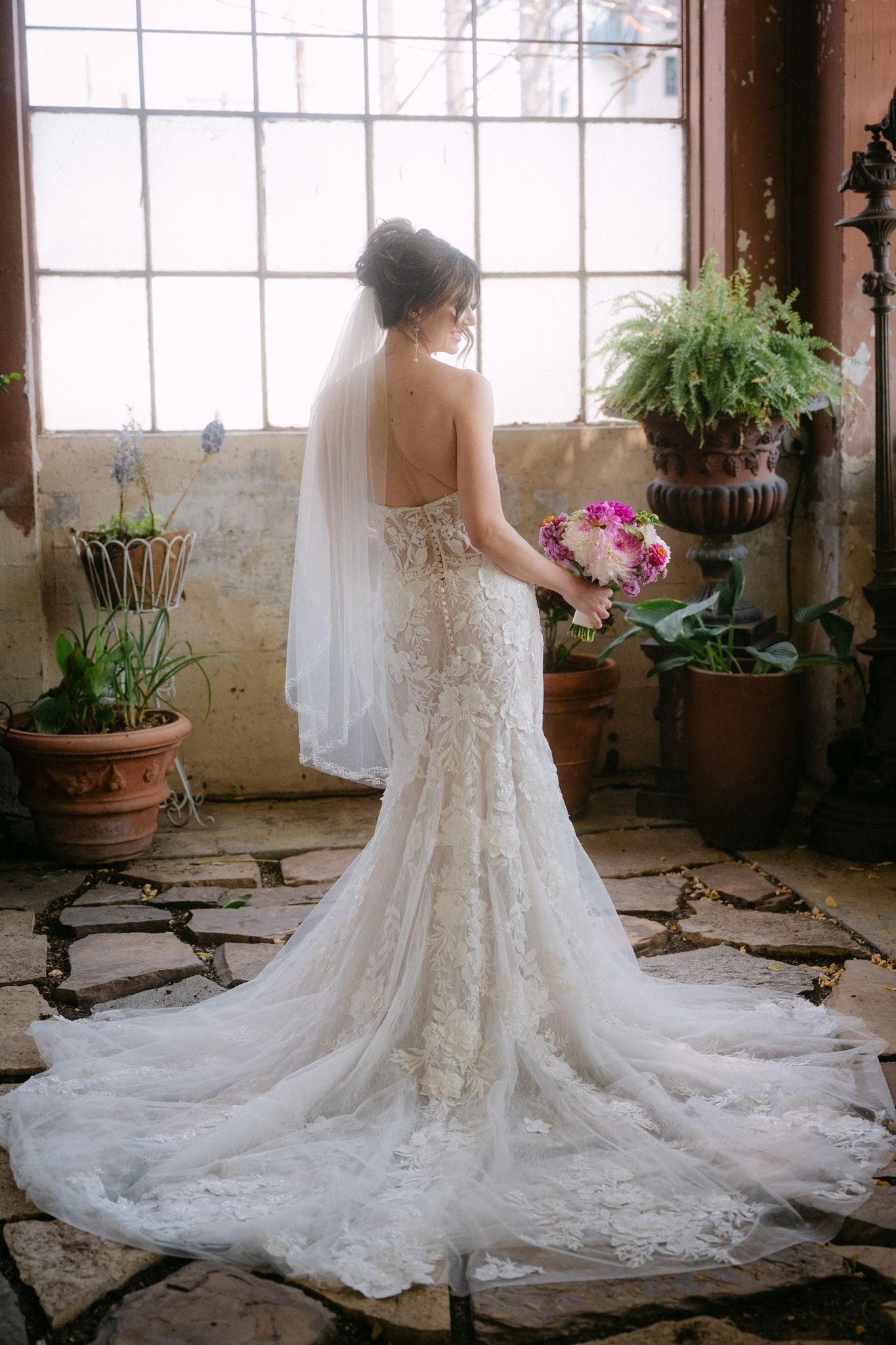 indoor bridal portrait at the ruins in seattle