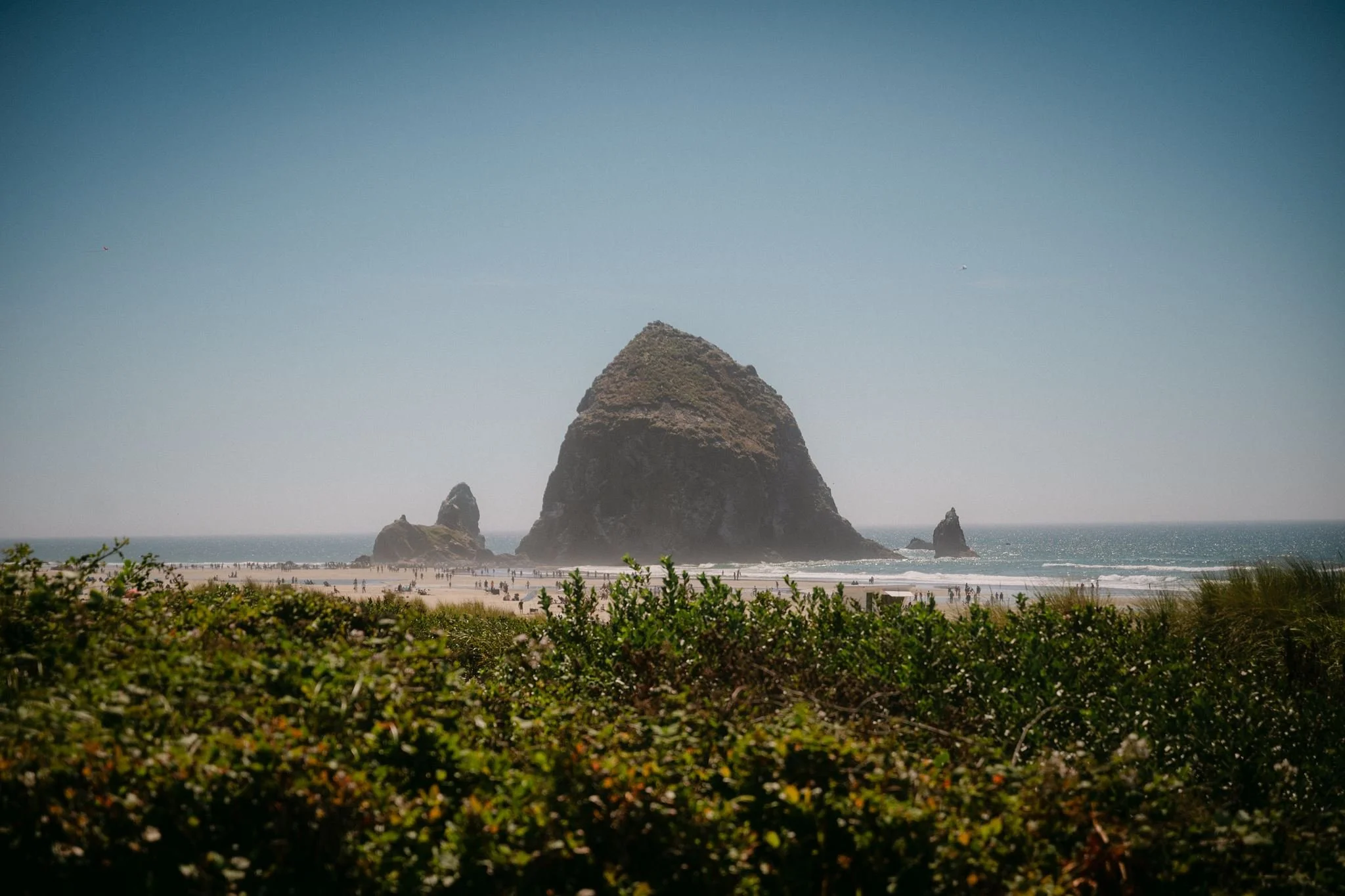 haystack rock in oregon beach