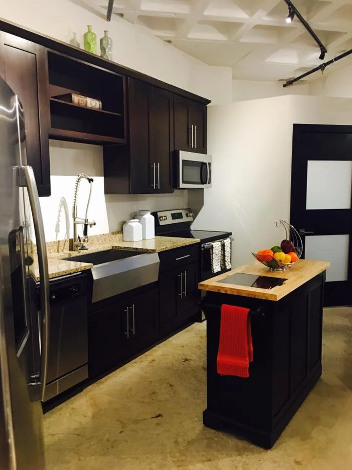 studio funished kitchen.jpg