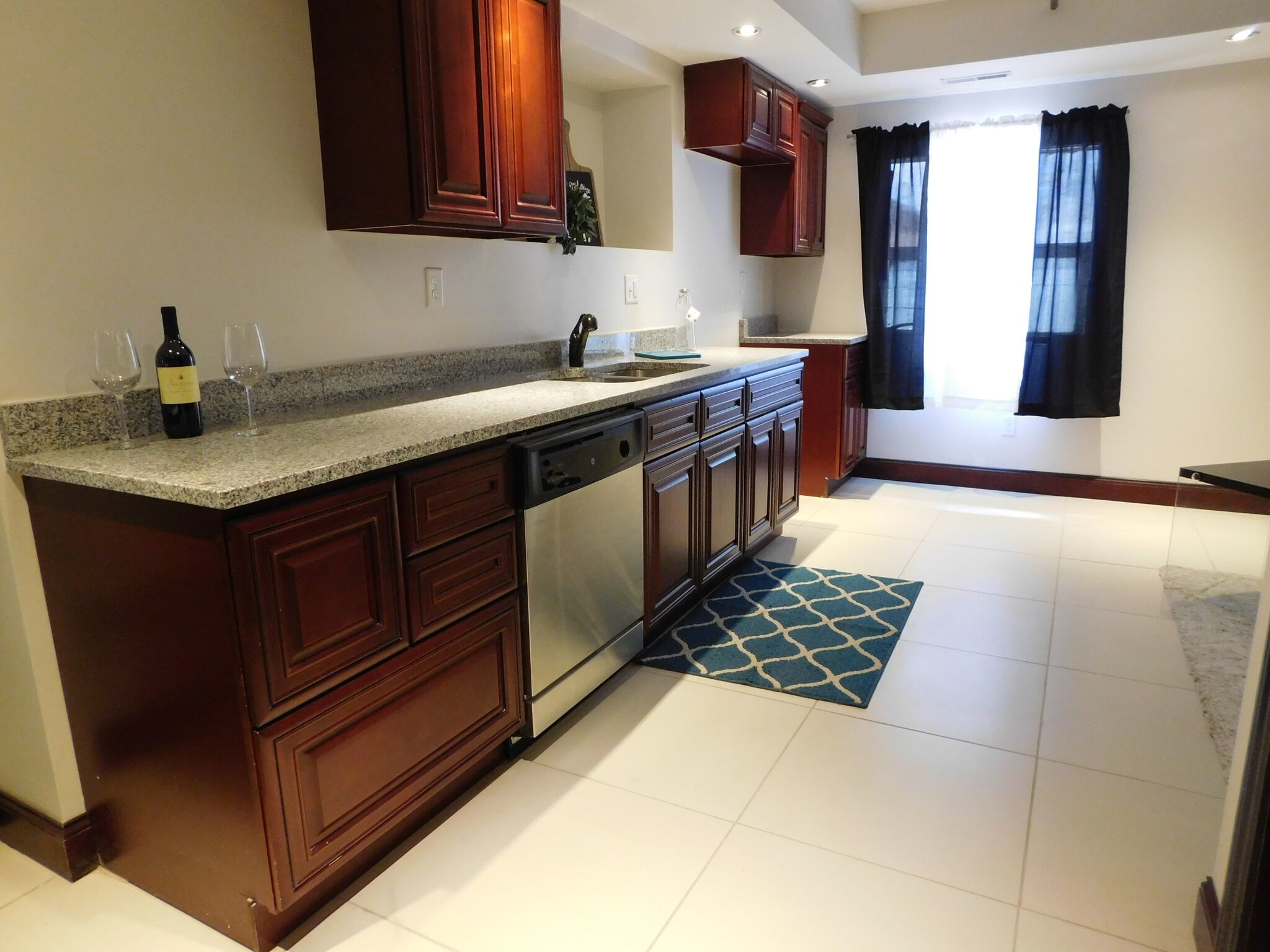 ​​​​​​​01 Unit - 1 Bed/1.5 Bath - 765 sq. ft. - $1,225/Mo